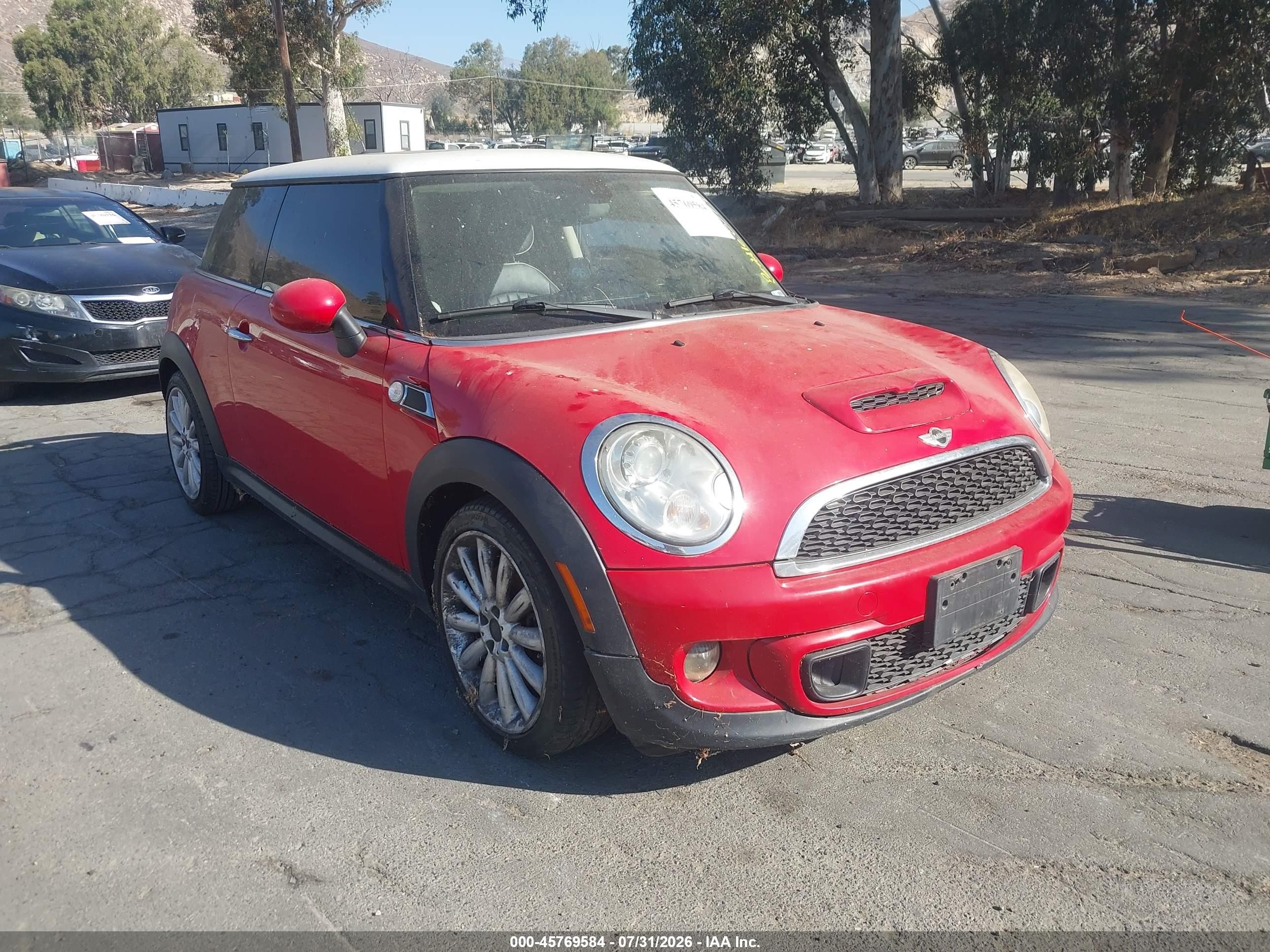 2011 Mini Cooper S   Red vin: WMWSV3C55BTY10774
