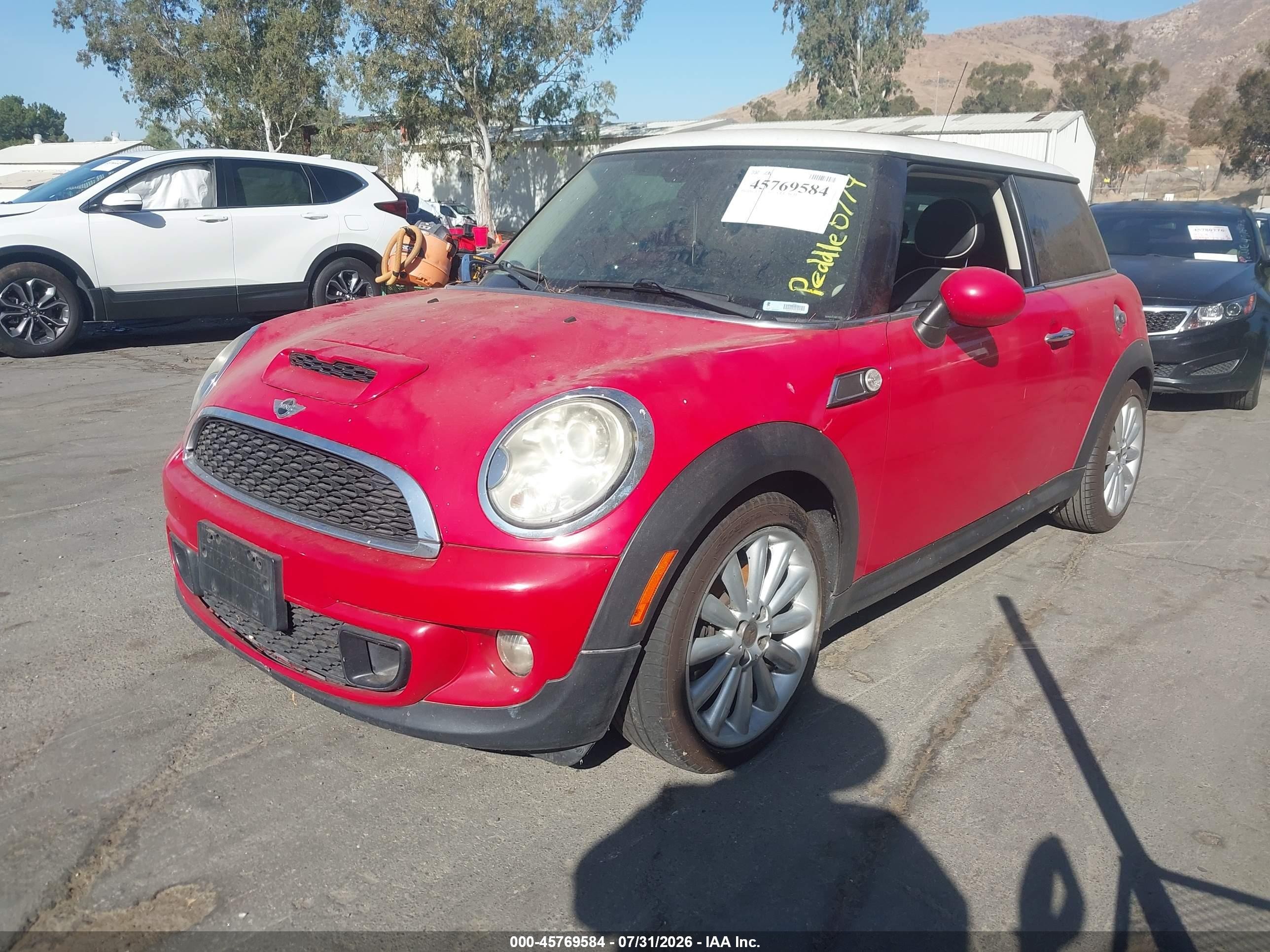 2011 Mini Cooper S   Red vin: WMWSV3C55BTY10774