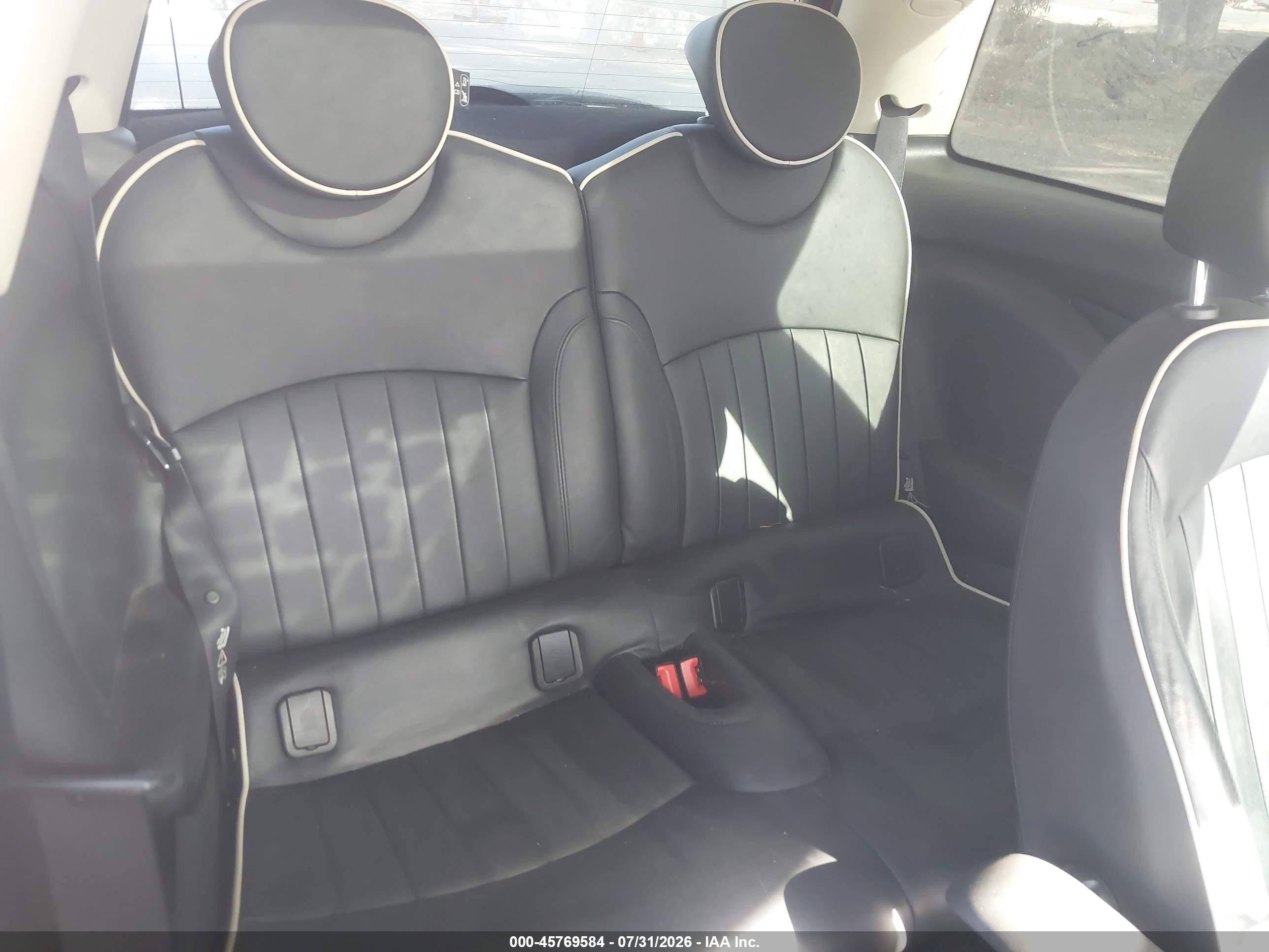 2011 Mini Cooper S   Red vin: WMWSV3C55BTY10774