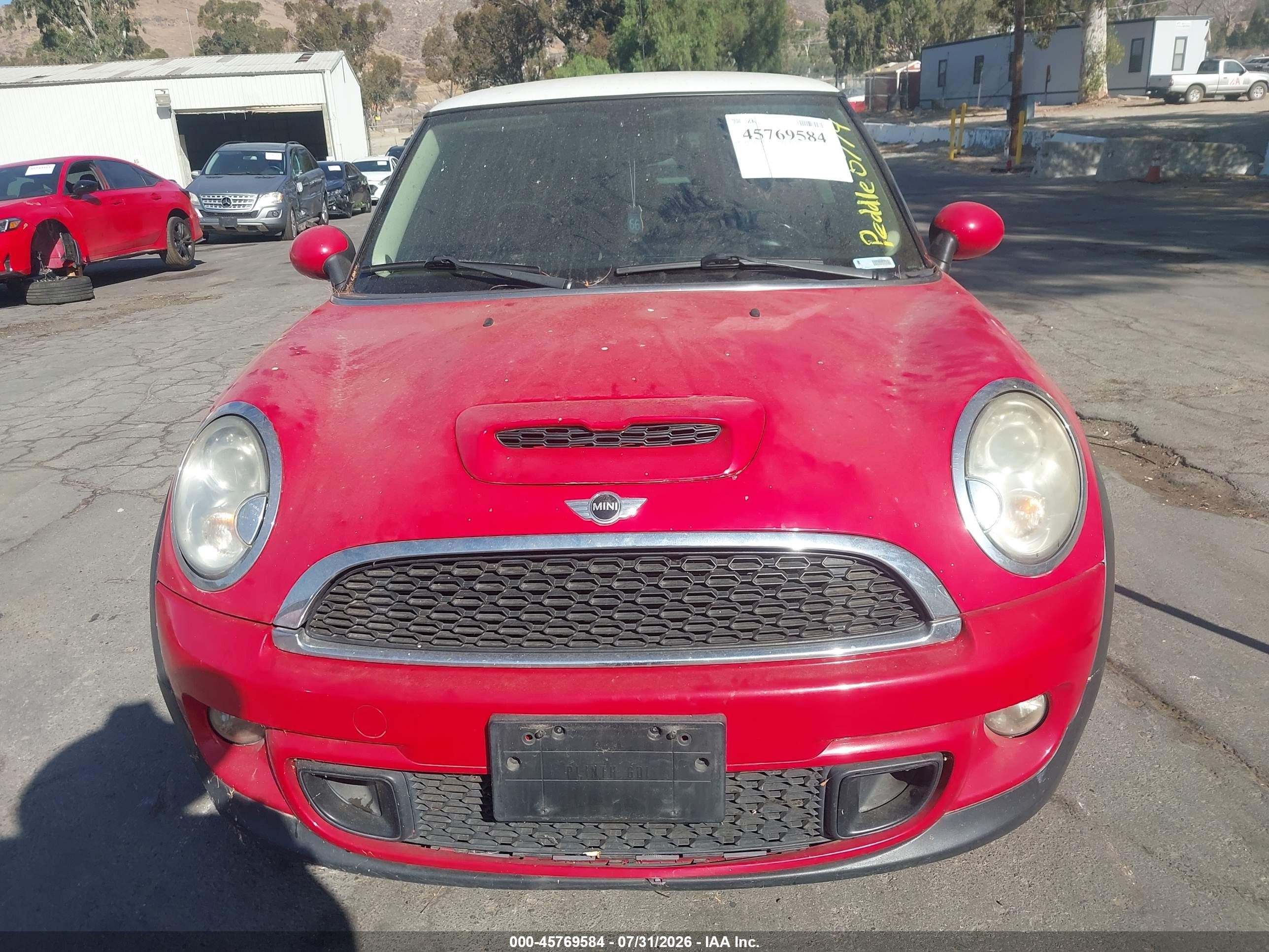 2011 Mini Cooper S   Red vin: WMWSV3C55BTY10774