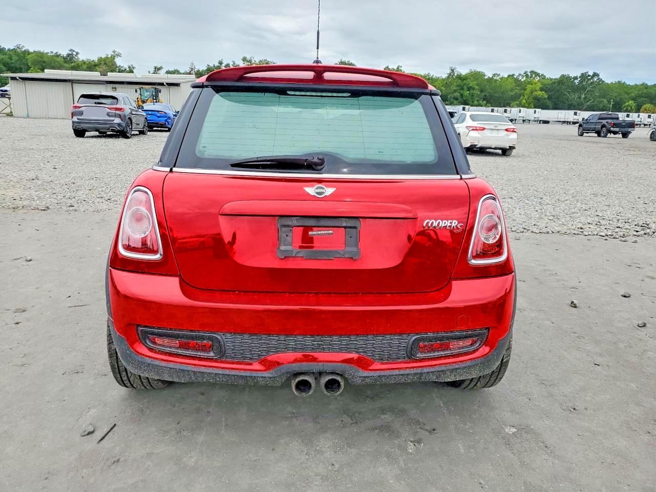 2011 Mini Cooper S Красный vin: WMWSV3C55BTY11813