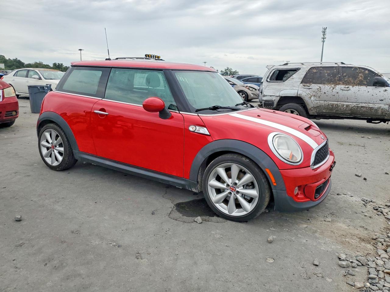 2011 Mini Cooper S Красный vin: WMWSV3C55BTY11813