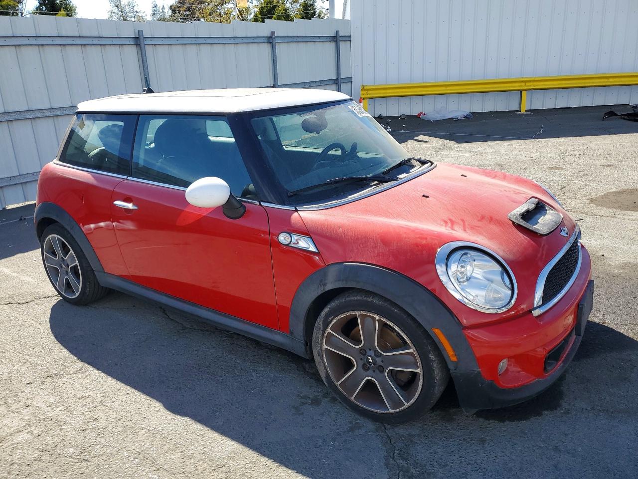2013 Mini Cooper S Red vin: WMWSV3C55DT394034