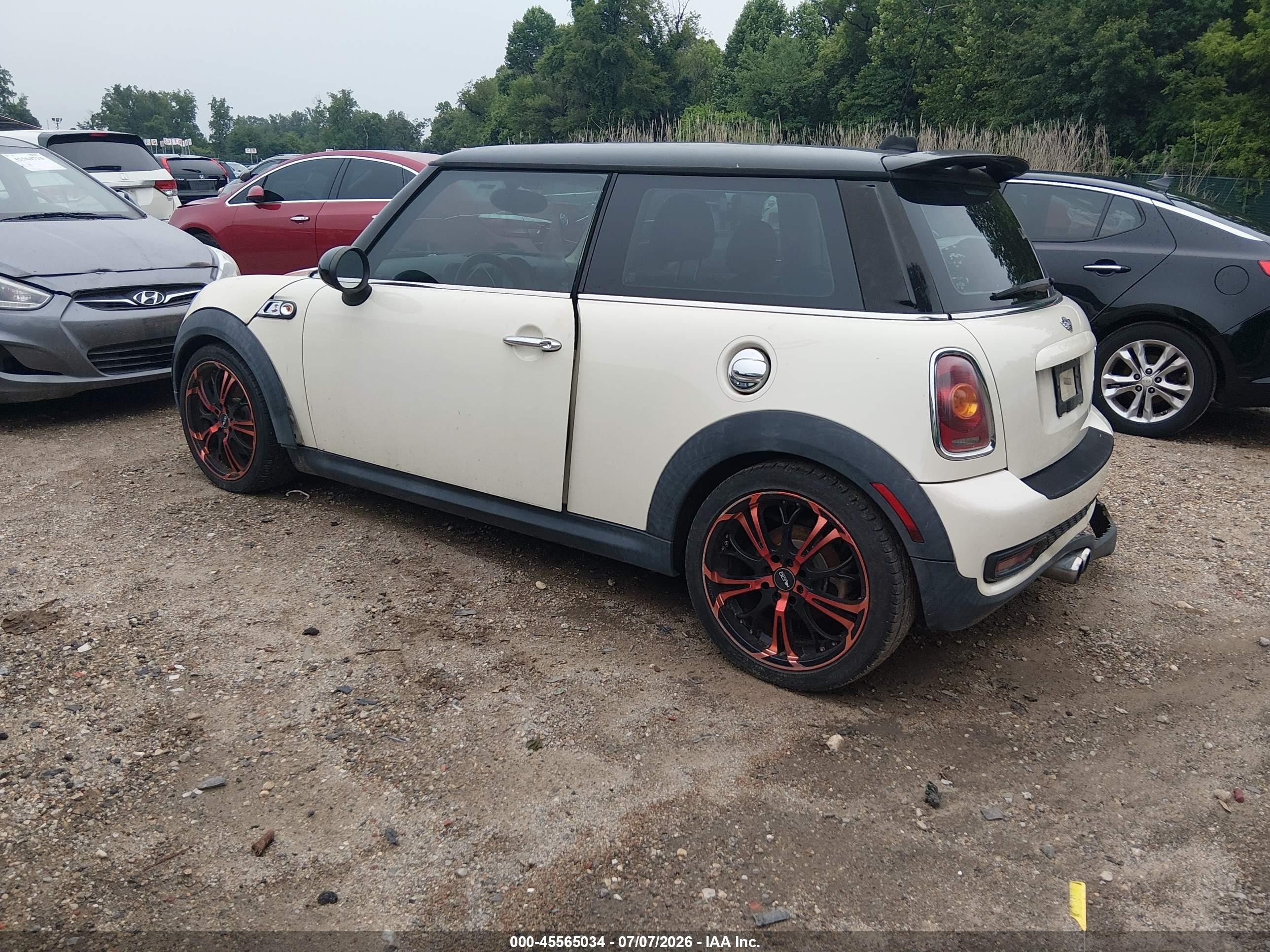 2013 Mini Hardtop Cooper S Кремовый vin: WMWSV3C55DT395989
