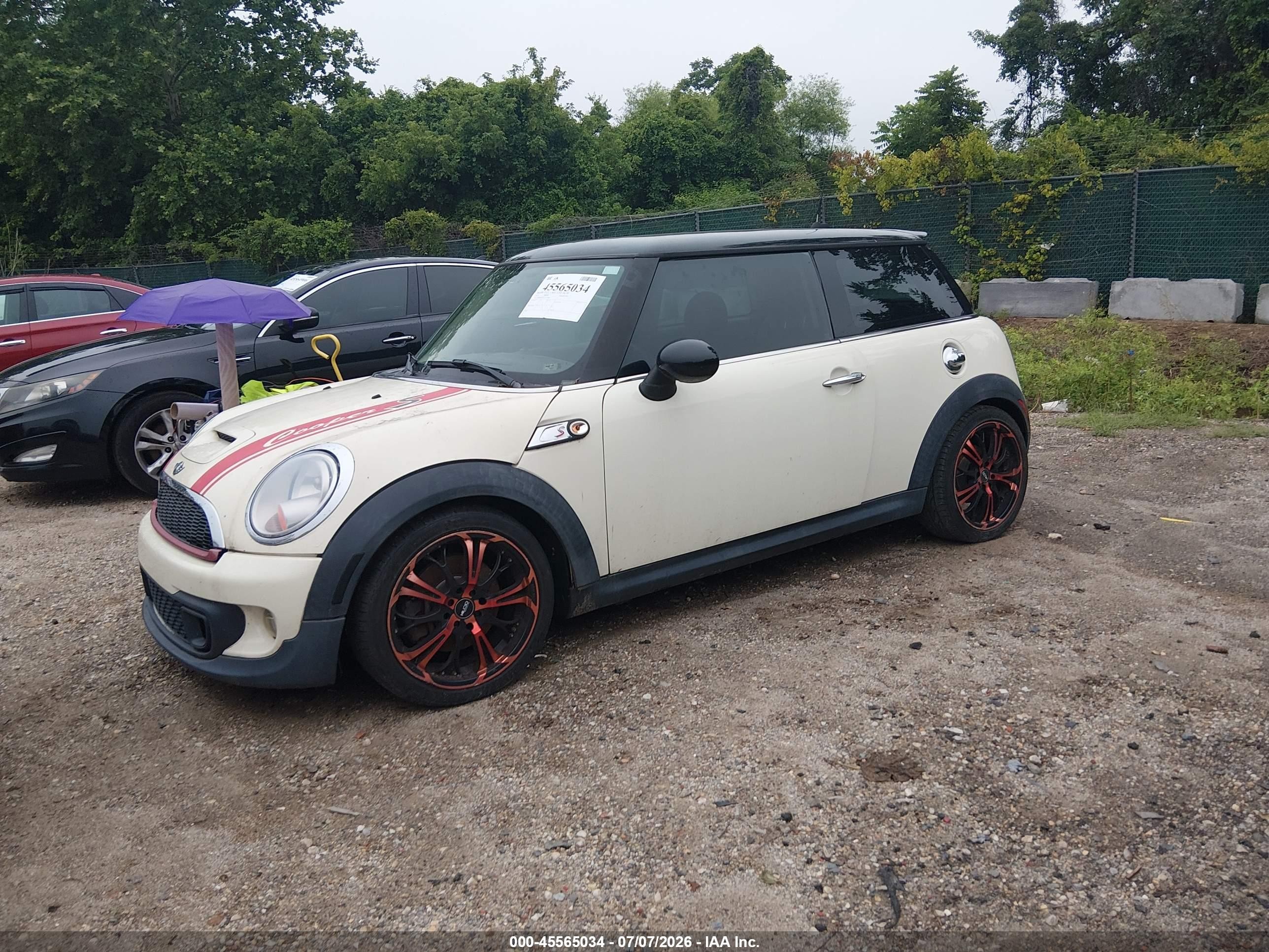 2013 Mini Hardtop Cooper S Кремовый vin: WMWSV3C55DT395989