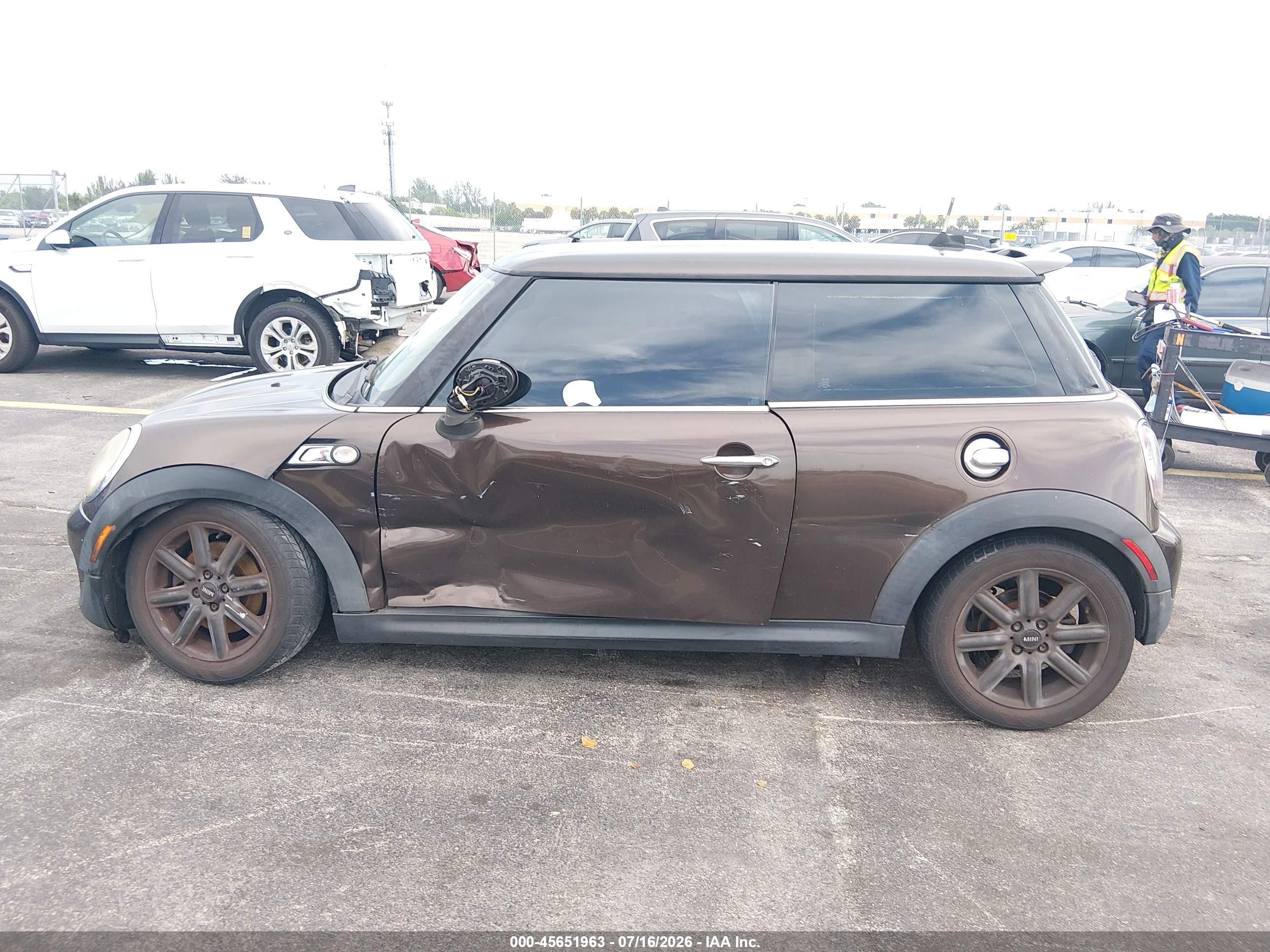 2011 Mini Cooper S   Brown vin: WMWSV3C56BTY20410