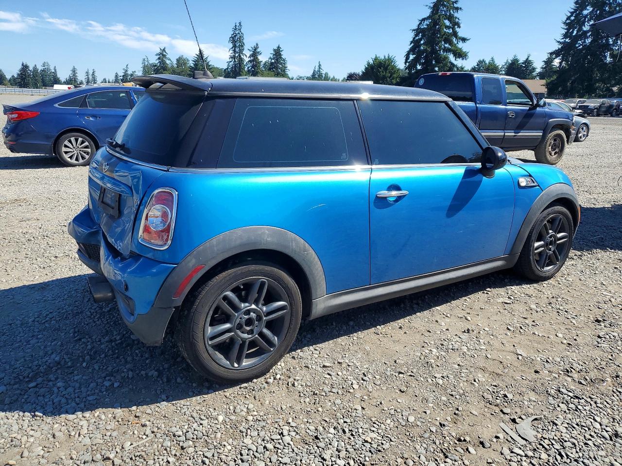 2011 Mini Cooper S Blue vin: WMWSV3C56BTY23131