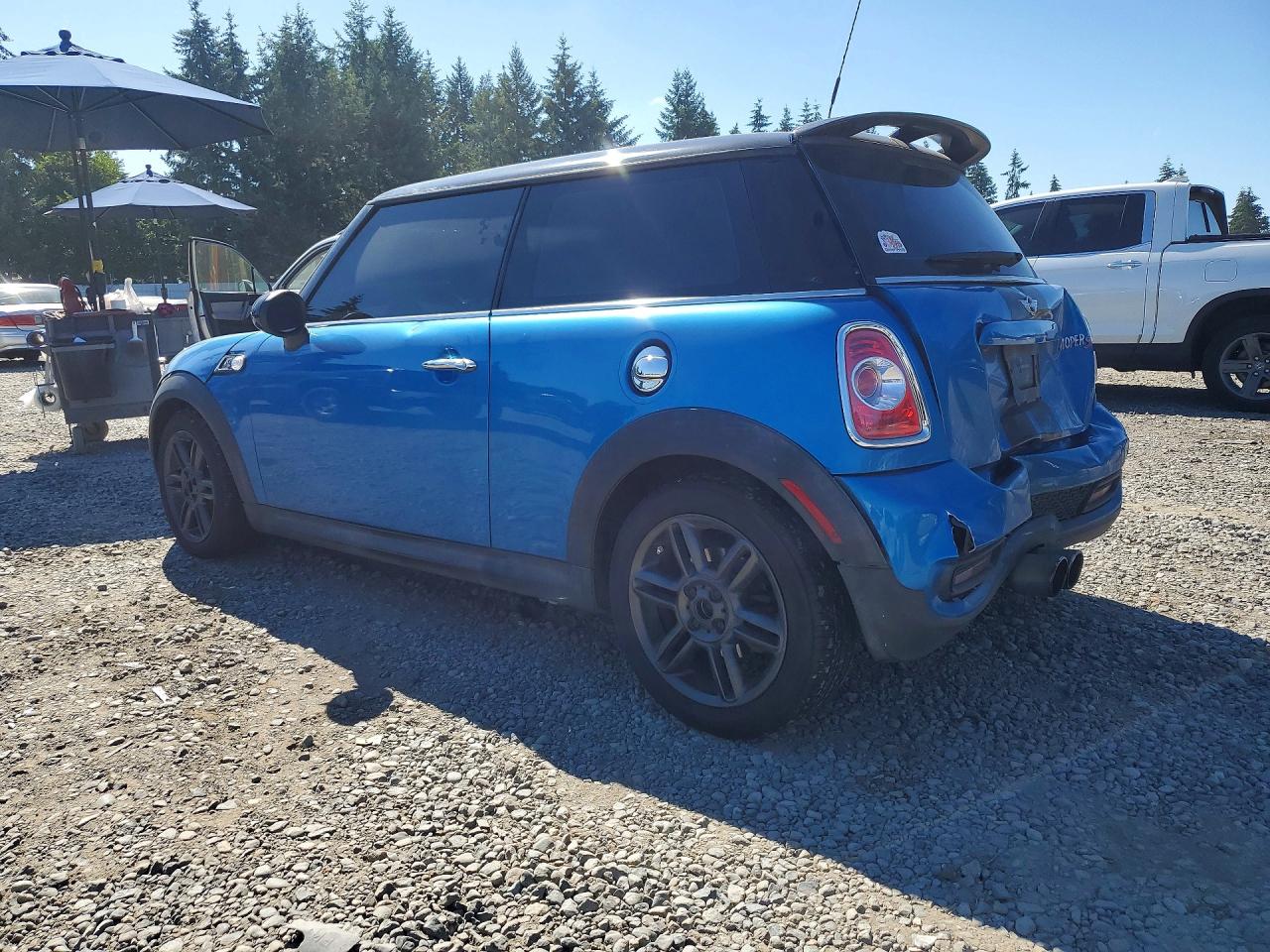 2011 Mini Cooper S Blue vin: WMWSV3C56BTY23131