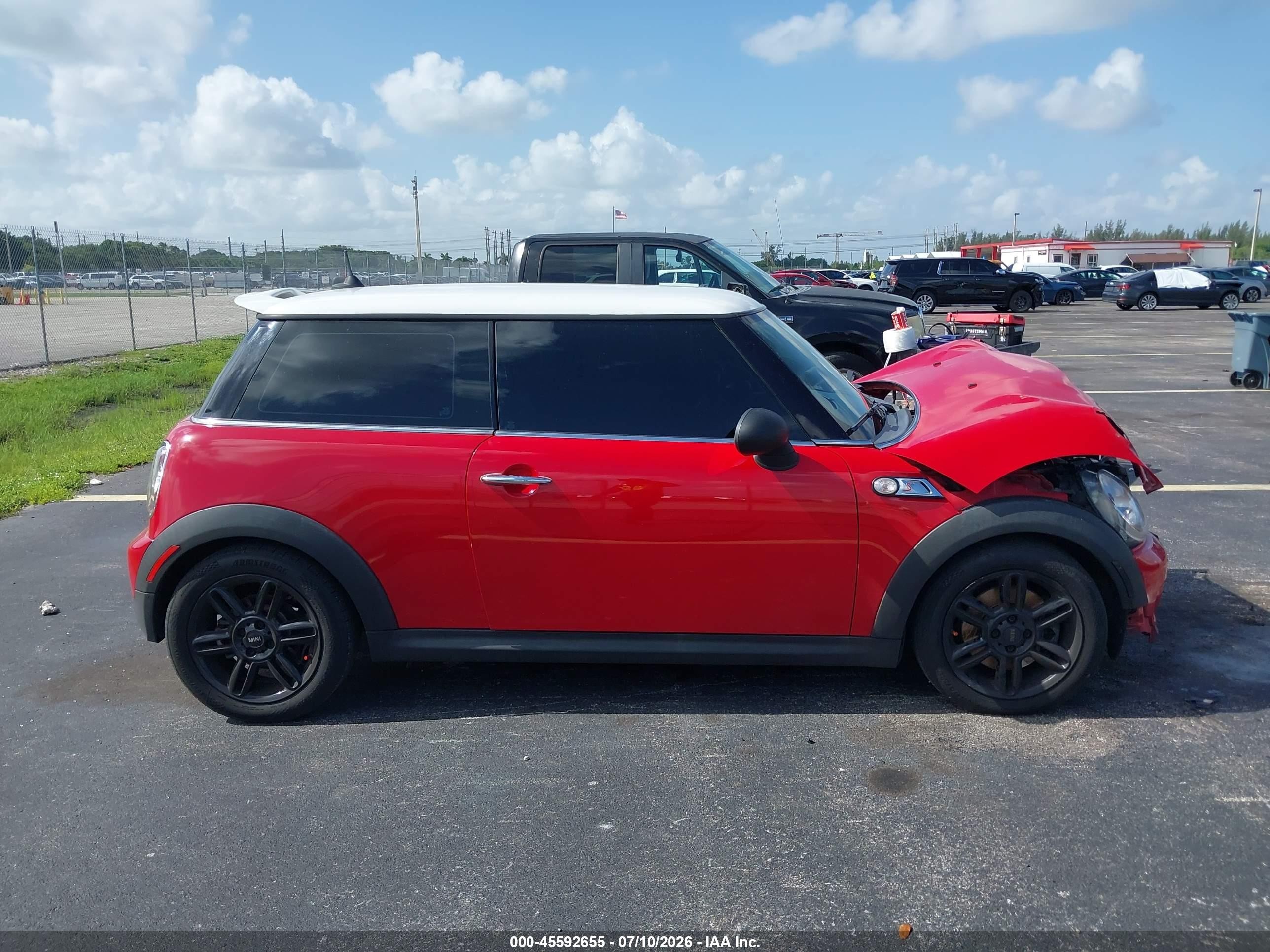 2013 Mini Hardtop Cooper S Red vin: WMWSV3C56DT478119
