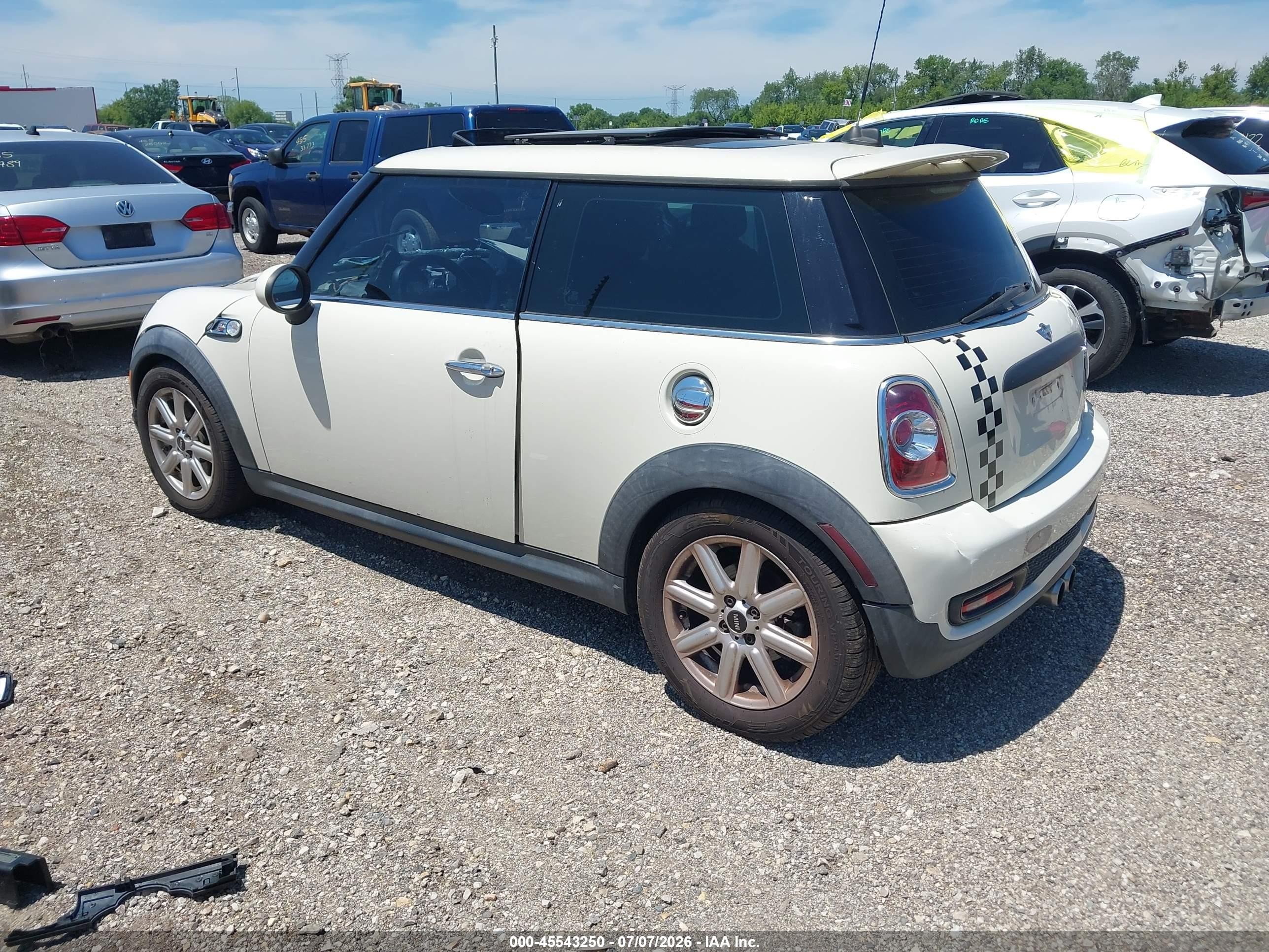 2011 Mini Cooper S   White vin: WMWSV3C57BTY14051