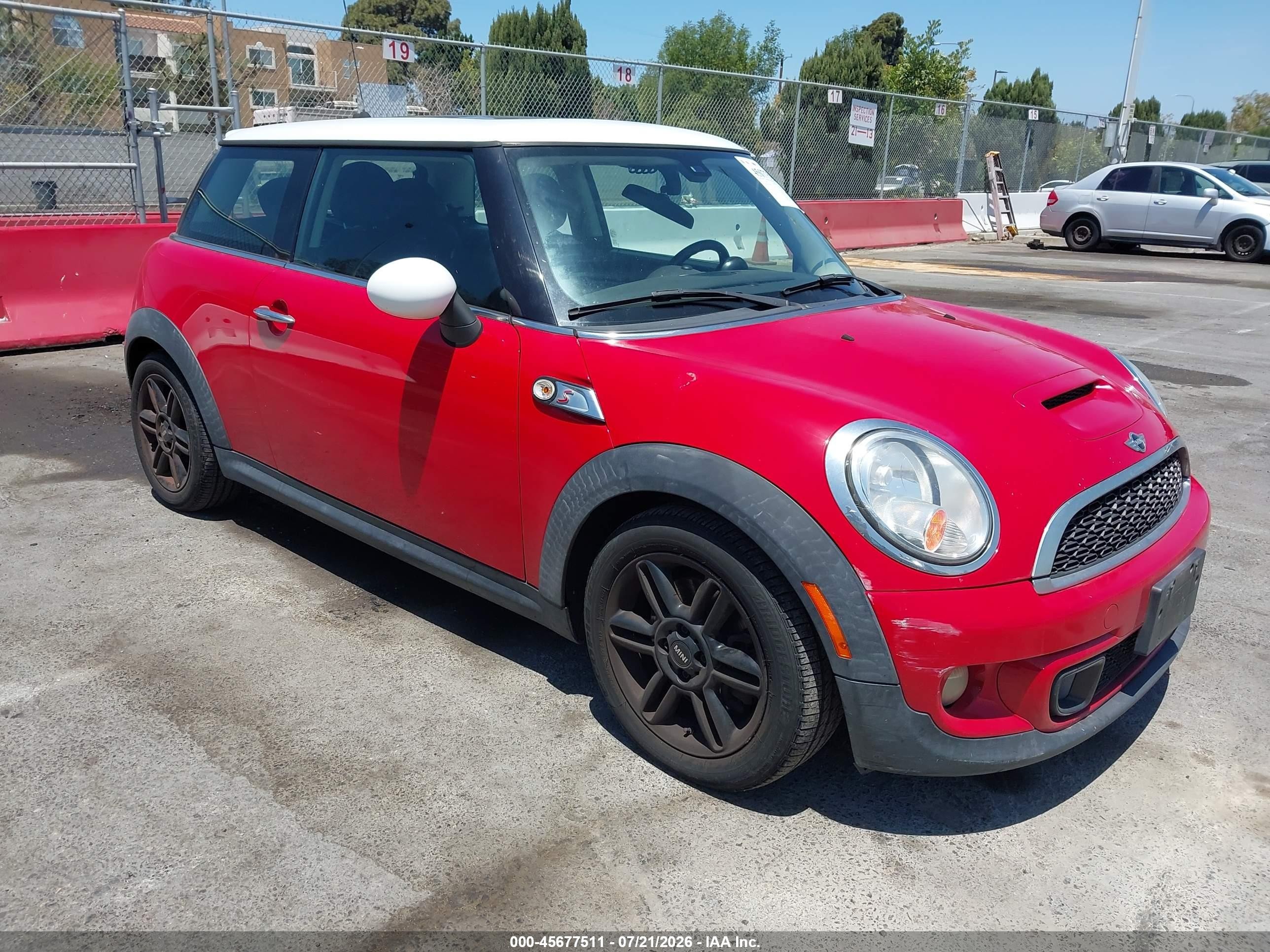 2013 Mini Hardtop Cooper S Red vin: WMWSV3C59DT388852