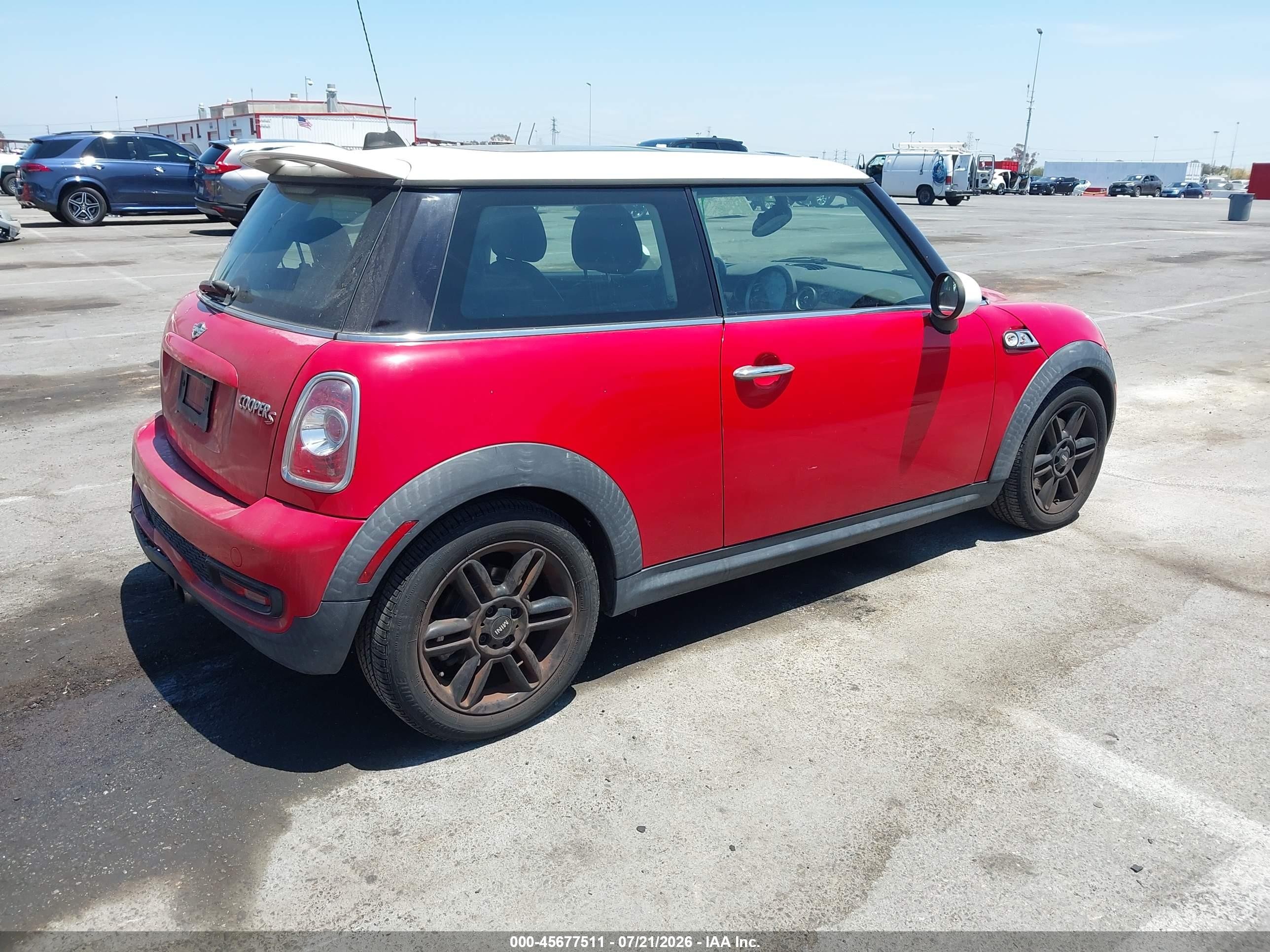 2013 Mini Hardtop Cooper S Красный vin: WMWSV3C59DT388852
