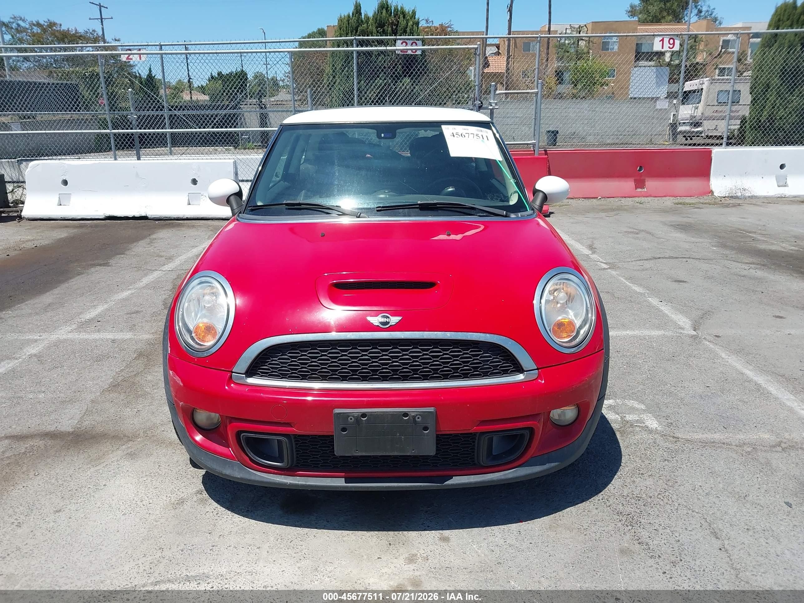 2013 Mini Hardtop Cooper S Красный vin: WMWSV3C59DT388852