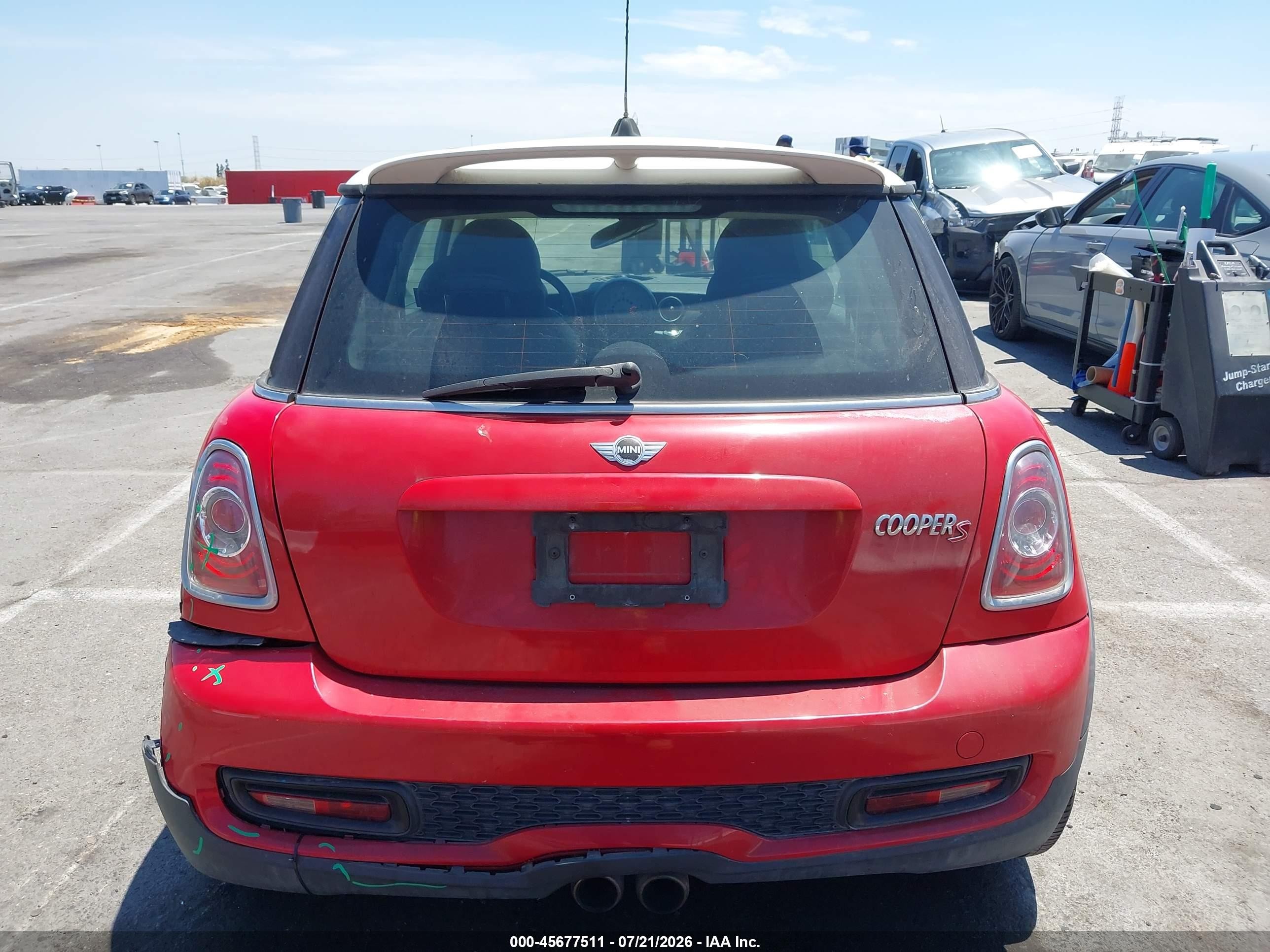 2013 Mini Hardtop Cooper S Красный vin: WMWSV3C59DT388852