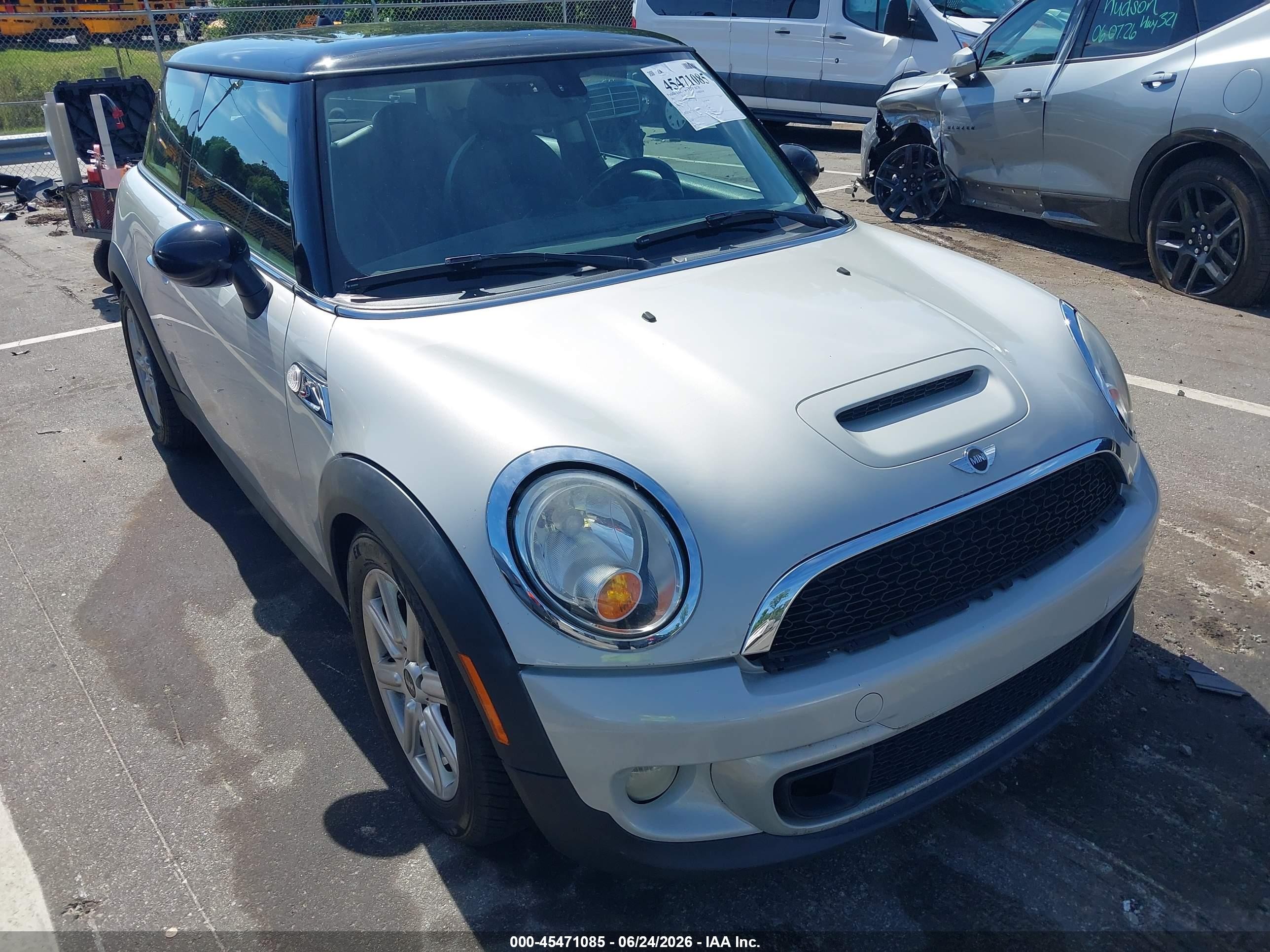 2013 Mini Hardtop Cooper S Silver vin: WMWSV3C5XDT389119