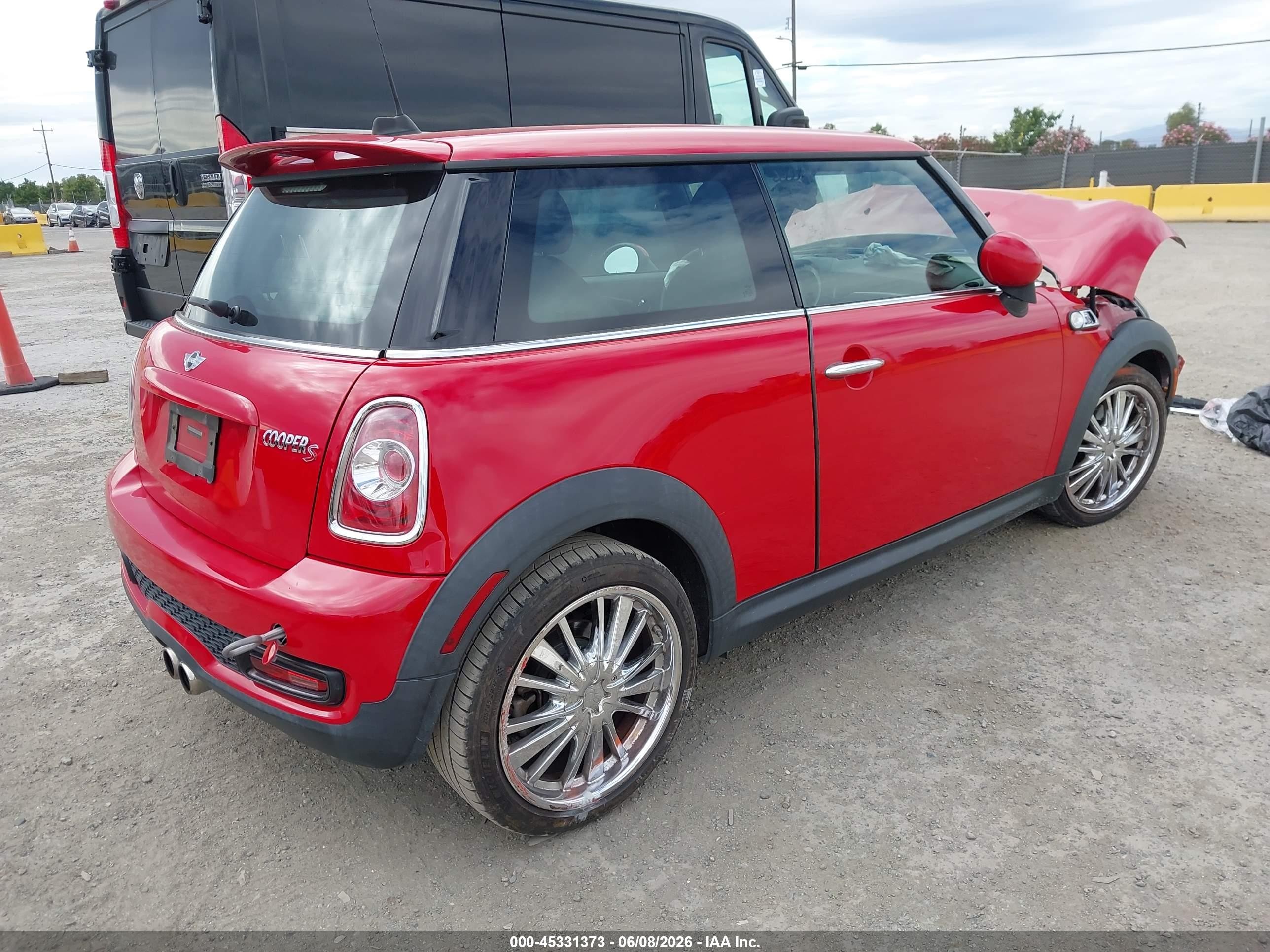 2013 Mini Hardtop Cooper S Красный vin: WMWSV3C5XDT396930
