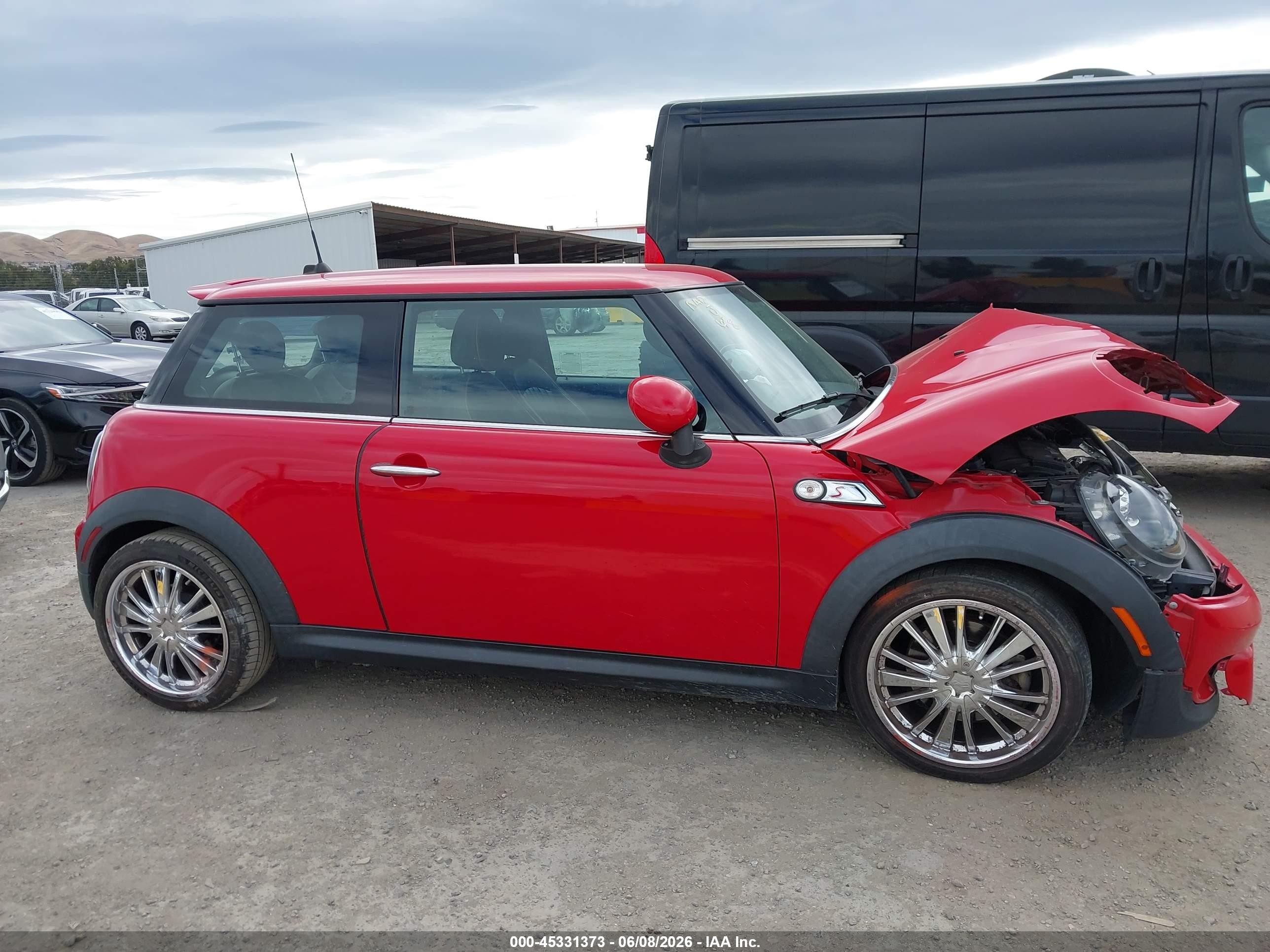 2013 Mini Hardtop Cooper S Красный vin: WMWSV3C5XDT396930