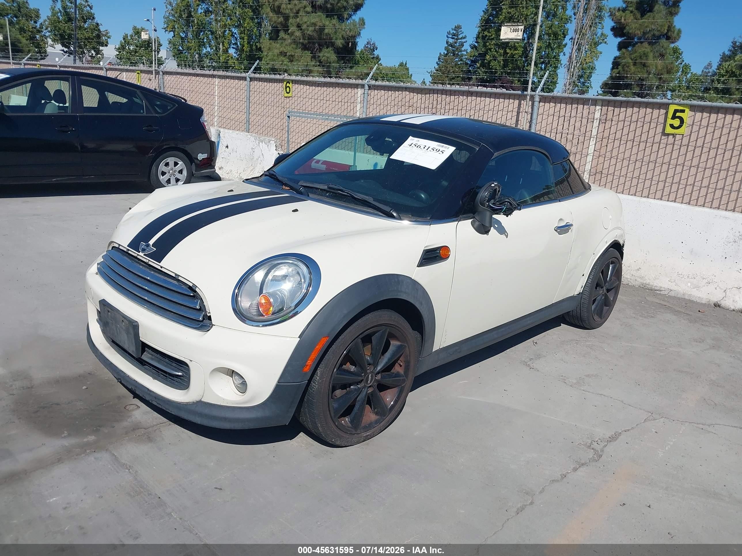 2015 Mini Coupe Cooper White vin: WMWSX1C55FT623314
