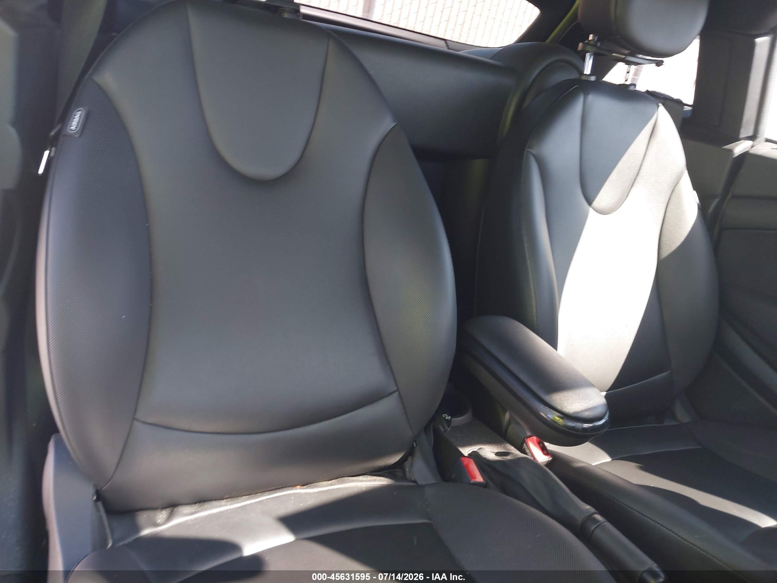 2015 Mini Coupe Cooper White vin: WMWSX1C55FT623314