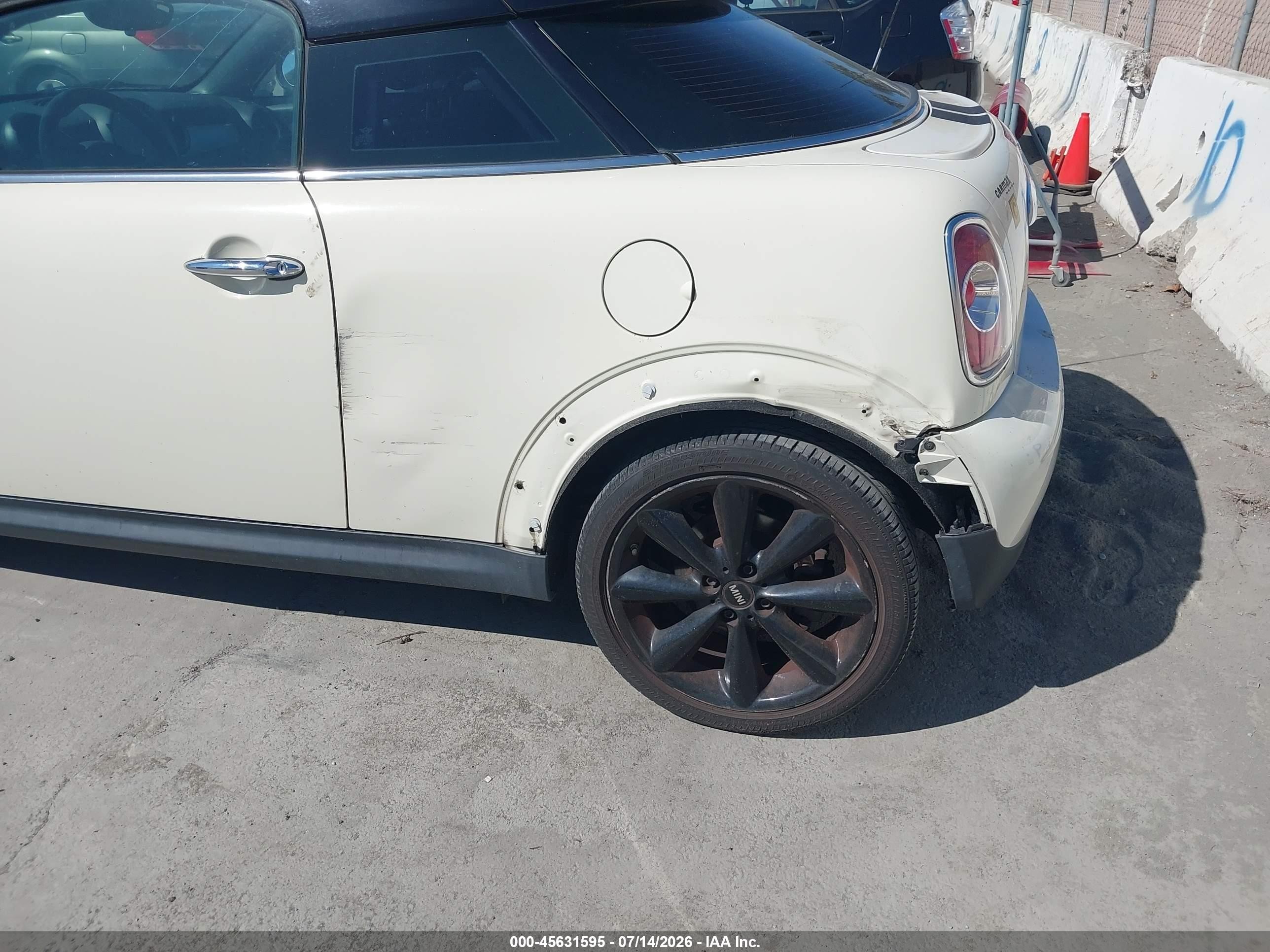 2015 Mini Coupe Cooper White vin: WMWSX1C55FT623314