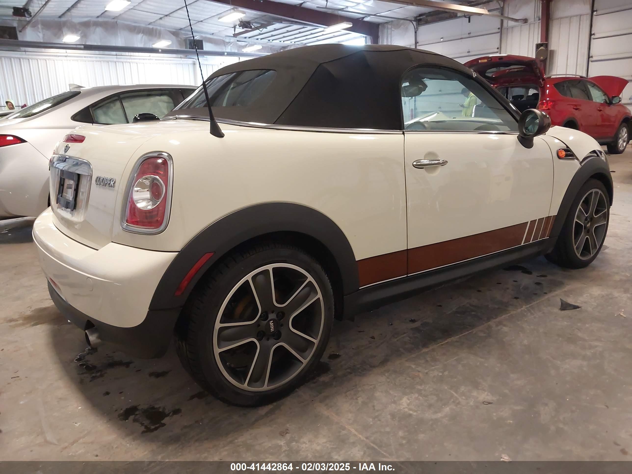 2013 Mini Roadster Cooper White vin: WMWSY1C52DT625564