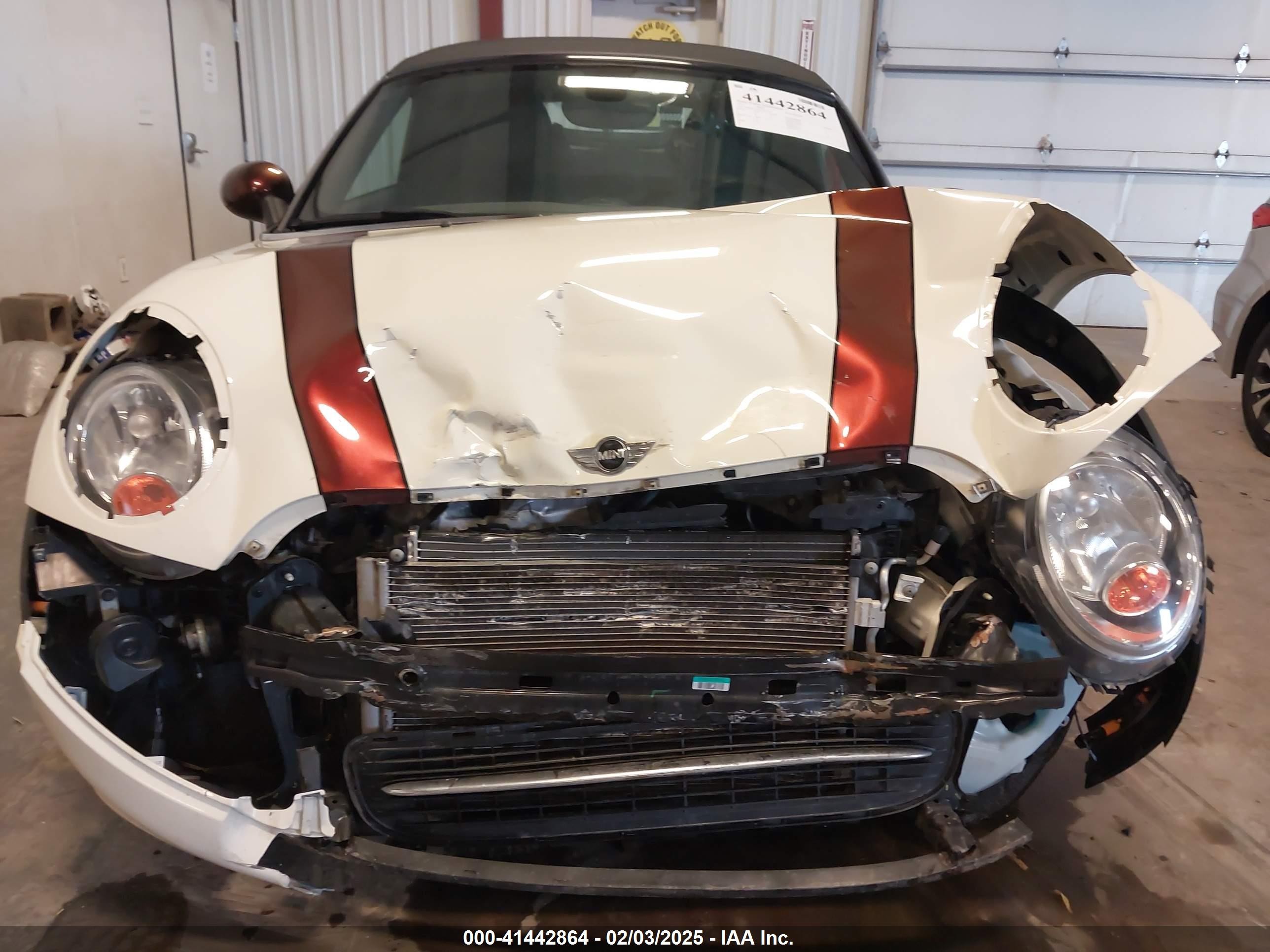 2013 Mini Roadster Cooper White vin: WMWSY1C52DT625564