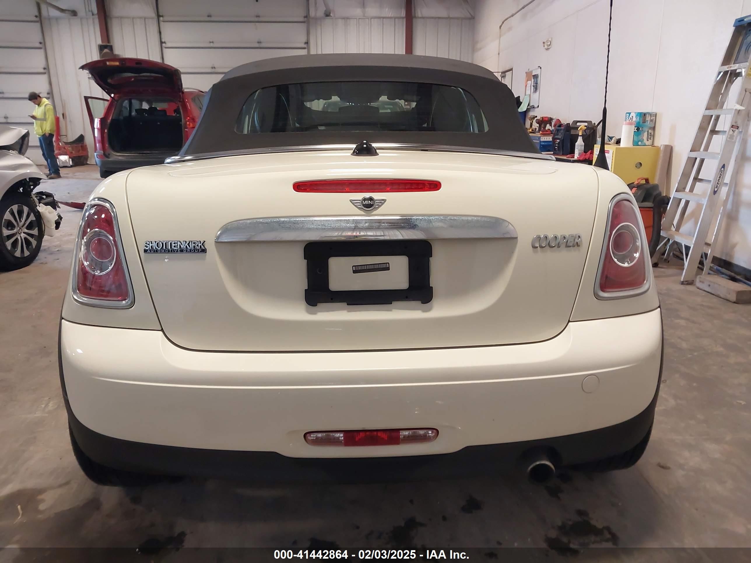 2013 Mini Roadster Cooper White vin: WMWSY1C52DT625564
