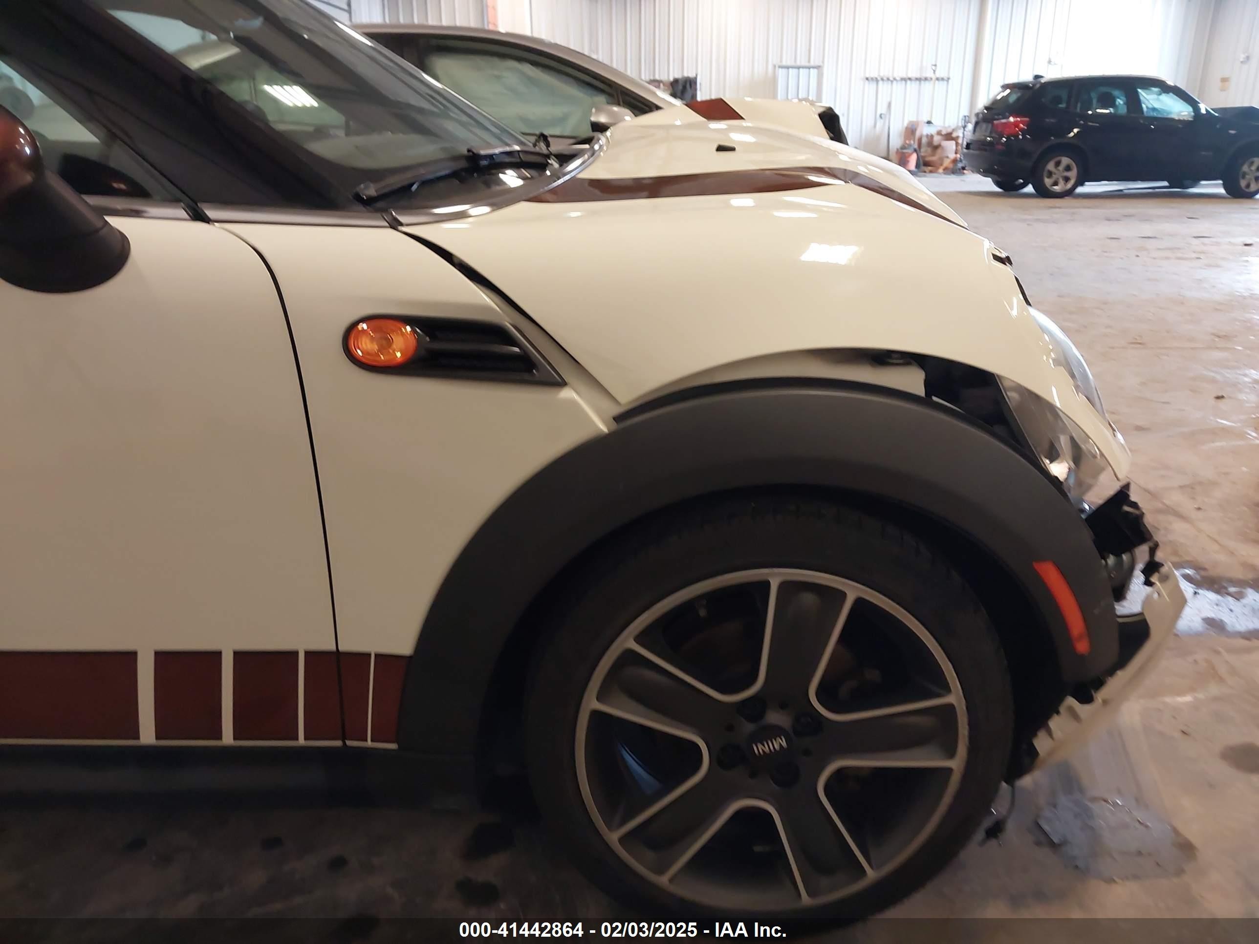 2013 Mini Roadster Cooper White vin: WMWSY1C52DT625564