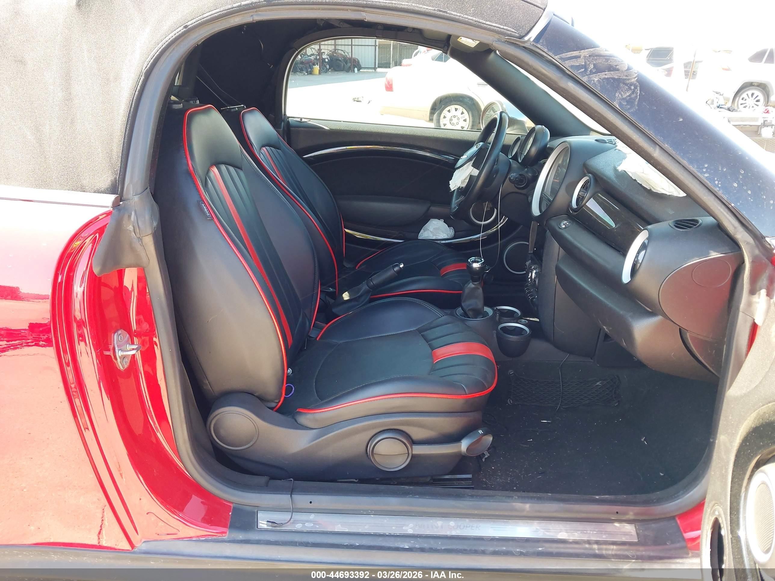 2015 Mini Roadster Cooper Черный vin: WMWSY1C54FT719724