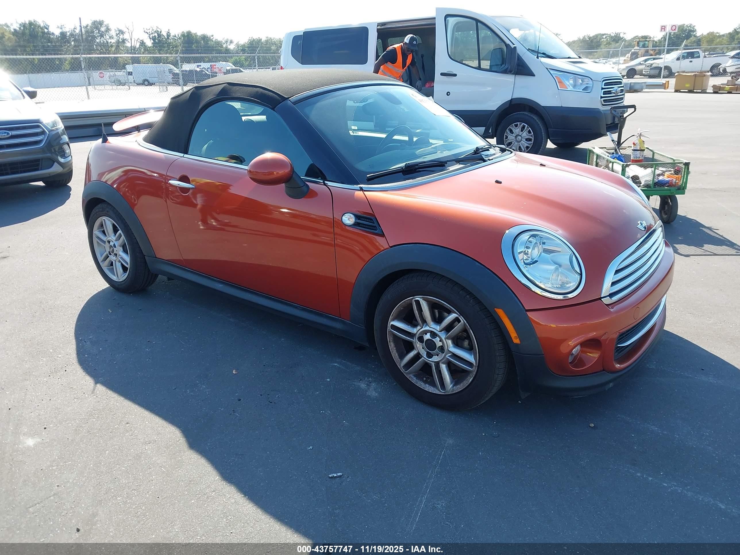 2013 Mini Roadster Cooper Orange vin: WMWSY1C55DT311925