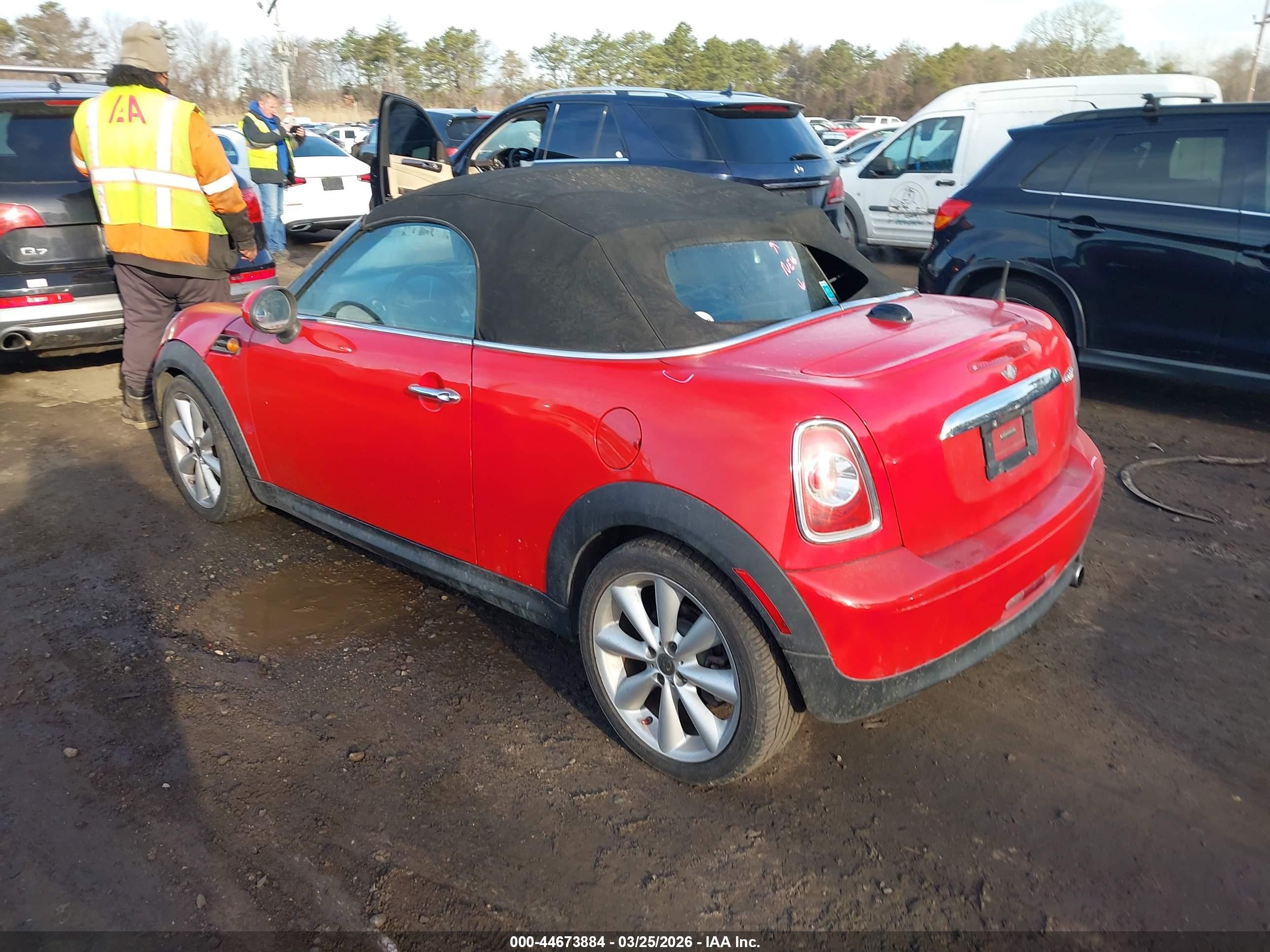 2014 Mini Roadster Cooper Red vin: WMWSY1C59ET625823