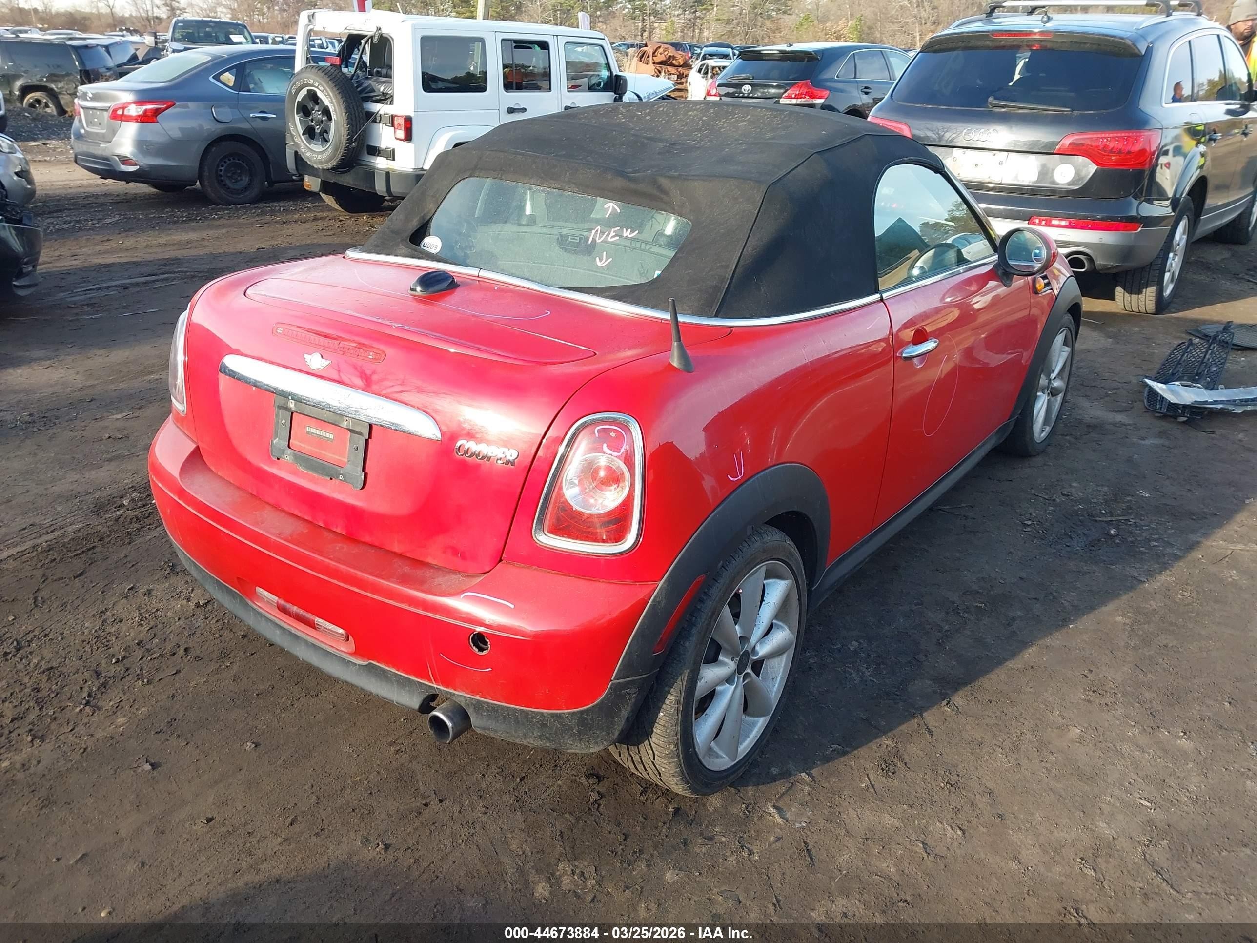 2014 Mini Roadster Cooper Red vin: WMWSY1C59ET625823