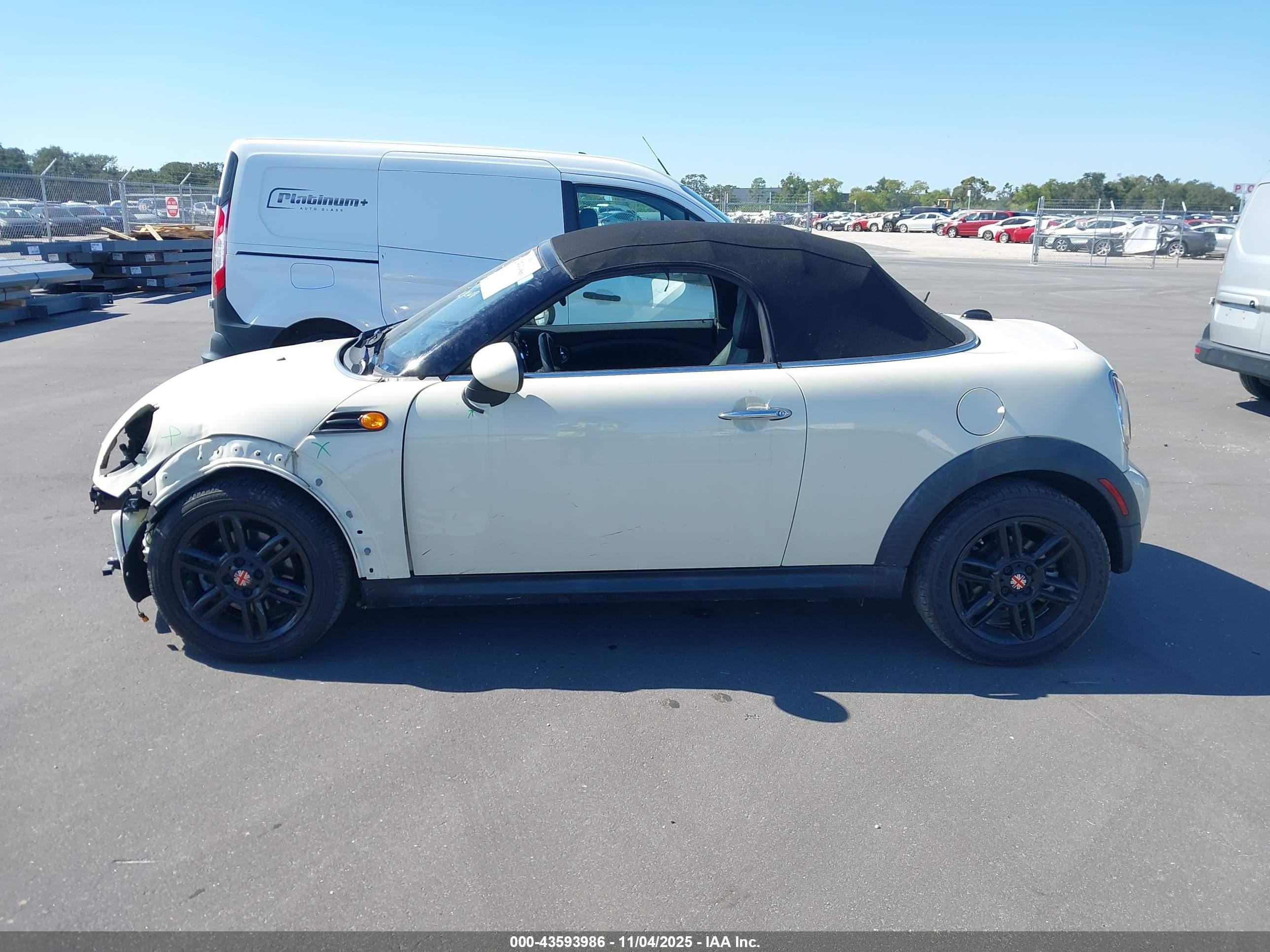 2013 Mini Roadster Cooper White vin: WMWSY1C5XDT625120