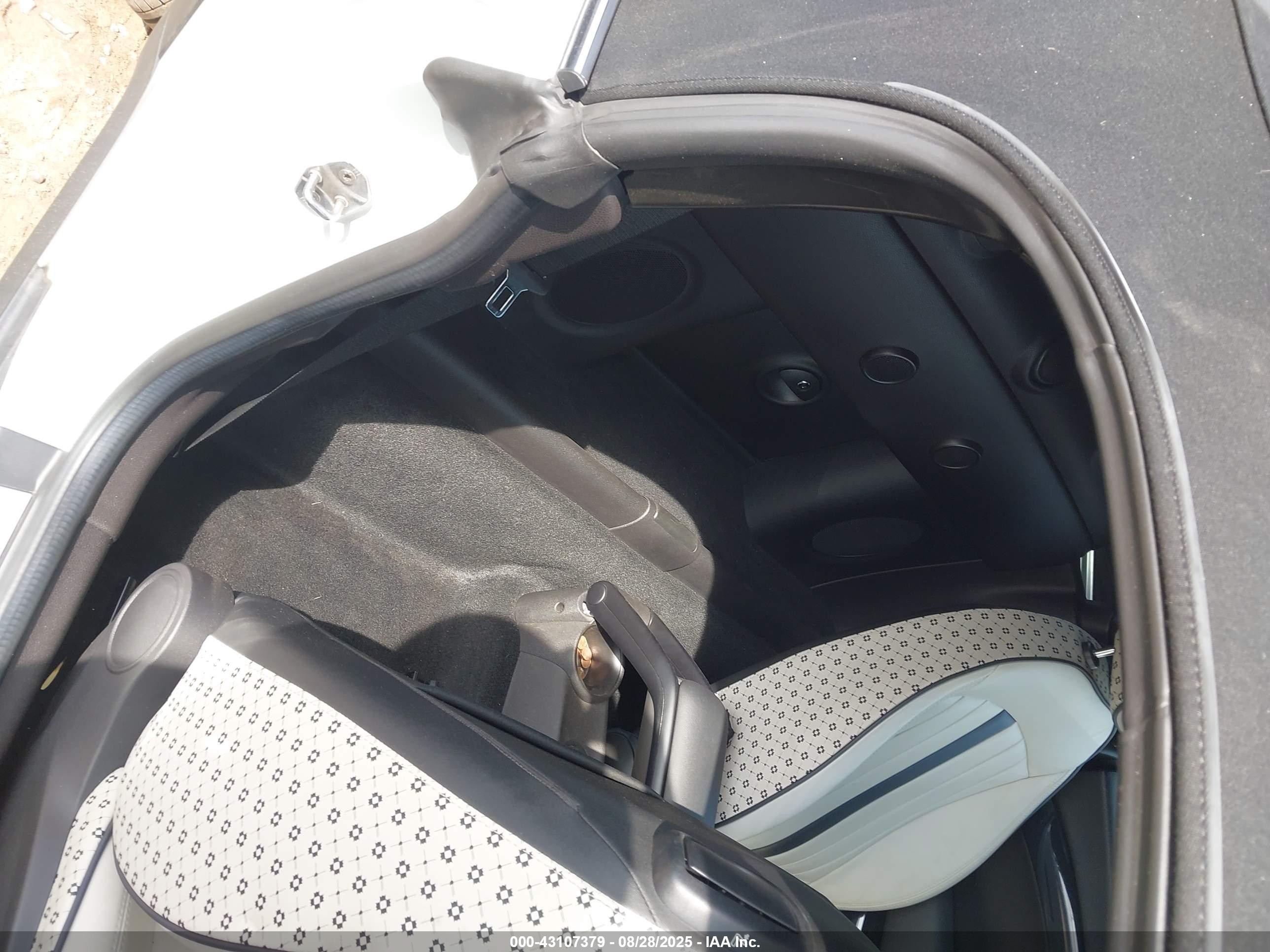 2013 Mini Roadster Cooper S Silver vin: WMWSY3C52DT565412