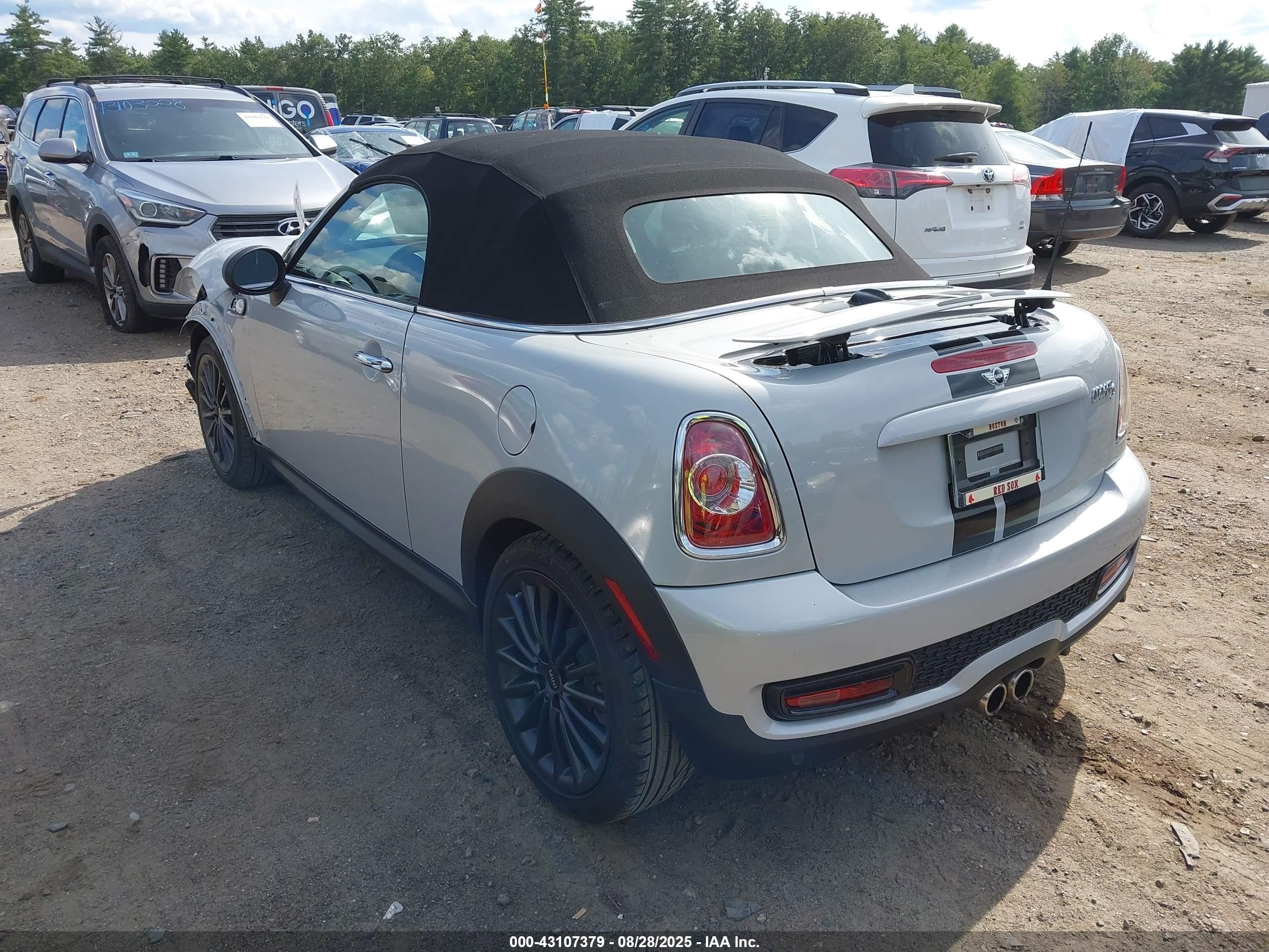 2013 Mini Roadster Cooper S Silver vin: WMWSY3C52DT565412