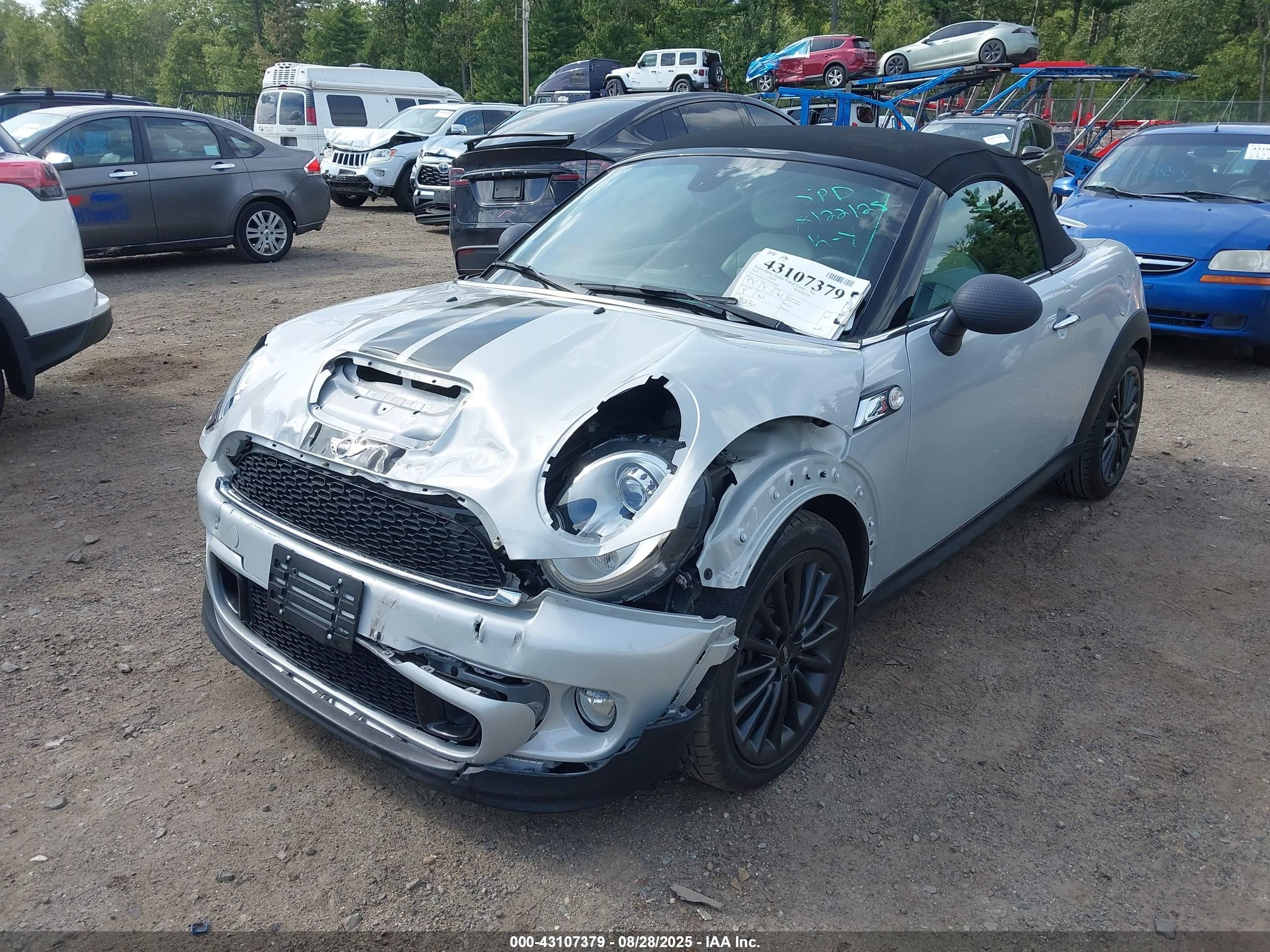 2013 Mini Roadster Cooper S Silver vin: WMWSY3C52DT565412