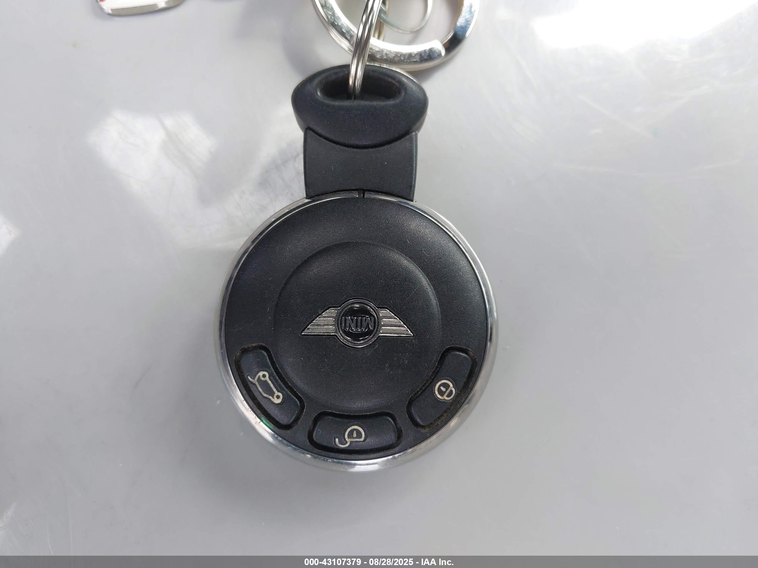 2013 Mini Roadster Cooper S Silver vin: WMWSY3C52DT565412