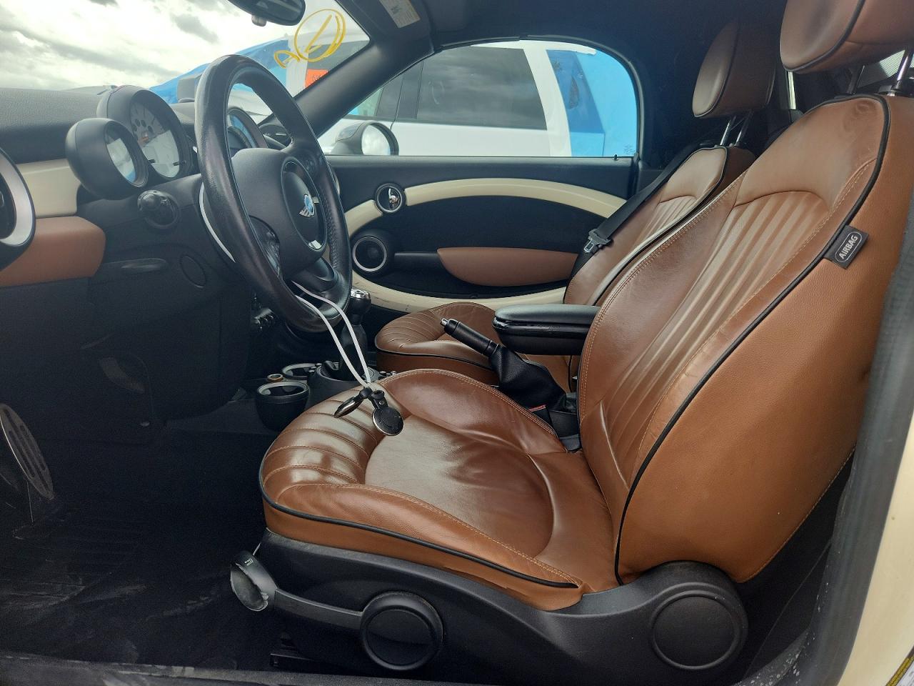 2014 Mini Cooper Roadster S Beige vin: WMWSY3C54ET566661