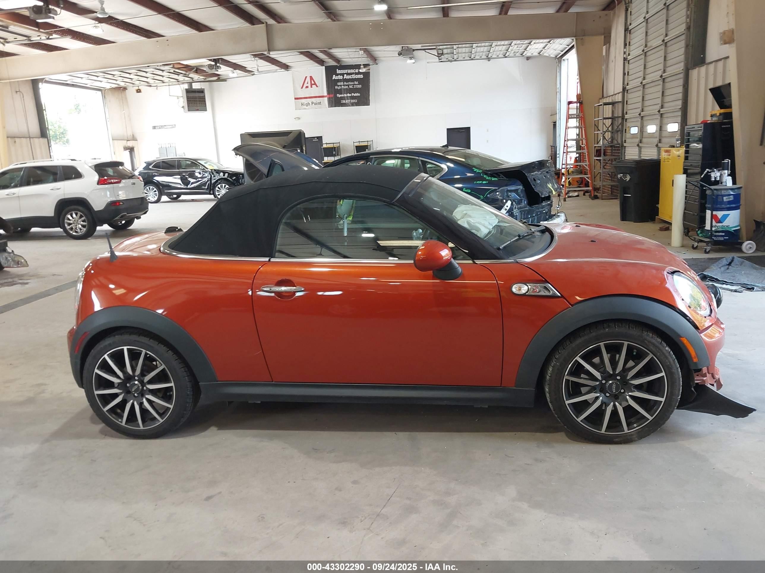 2013 Mini Roadster Cooper S Orange vin: WMWSY3C56DT593813