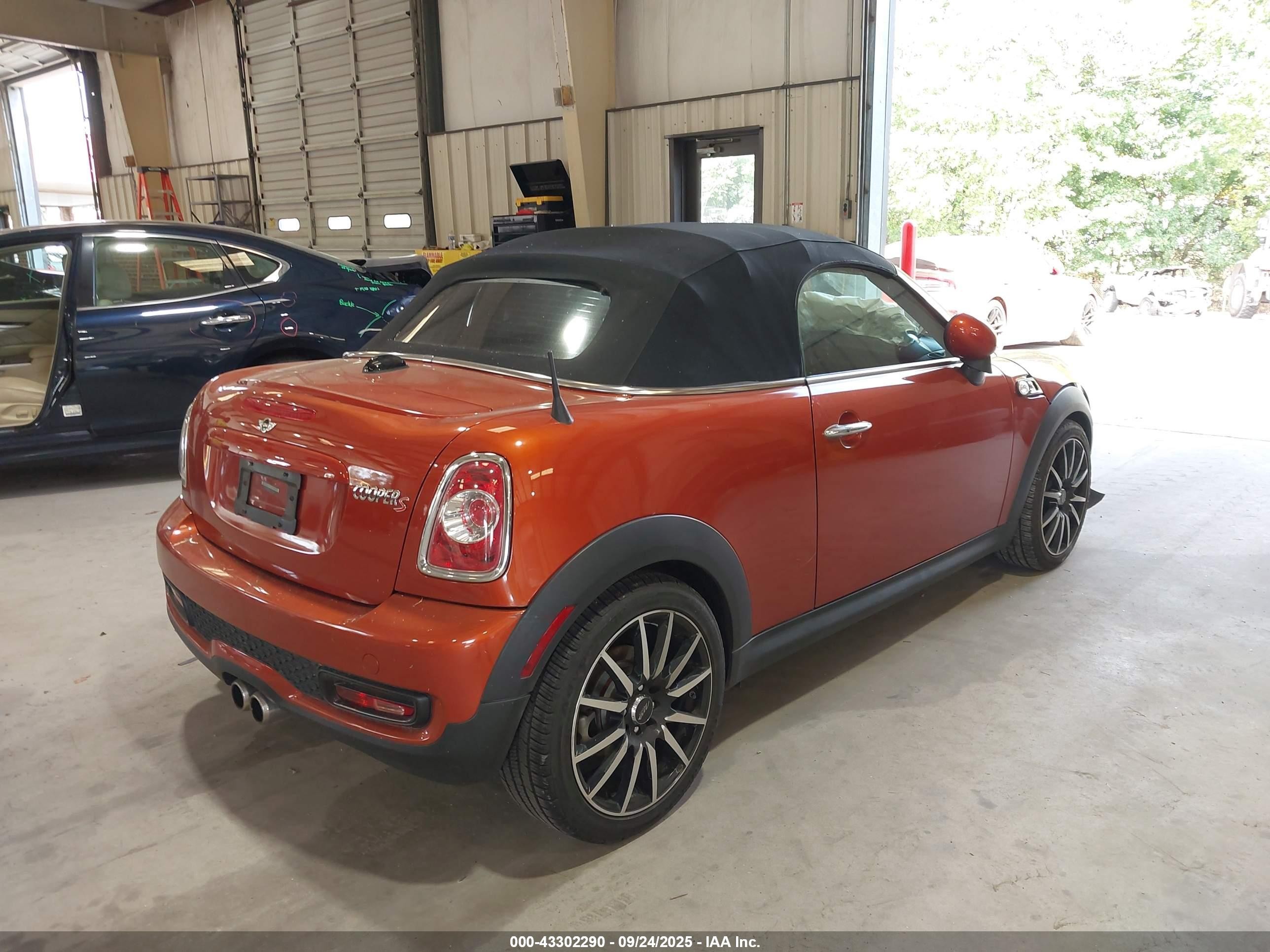 2013 Mini Roadster Cooper S Orange vin: WMWSY3C56DT593813