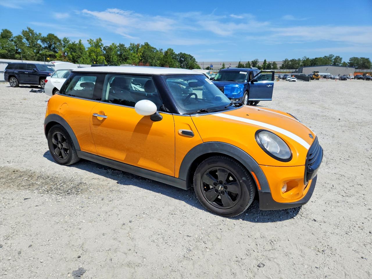 2015 Mini Cooper Оранжевый vin: WMWXM5C50F3A57281