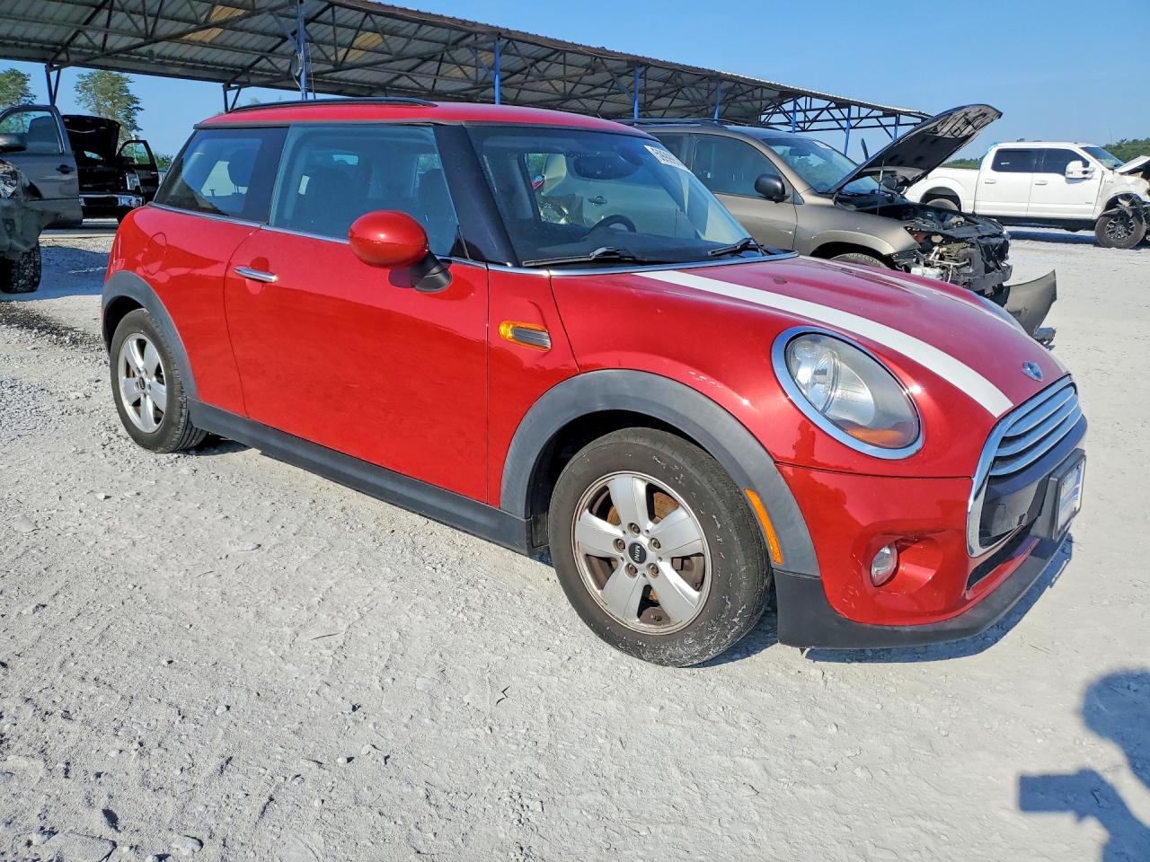 2015 Mini Cooper Red vin: WMWXM5C50F3A60990