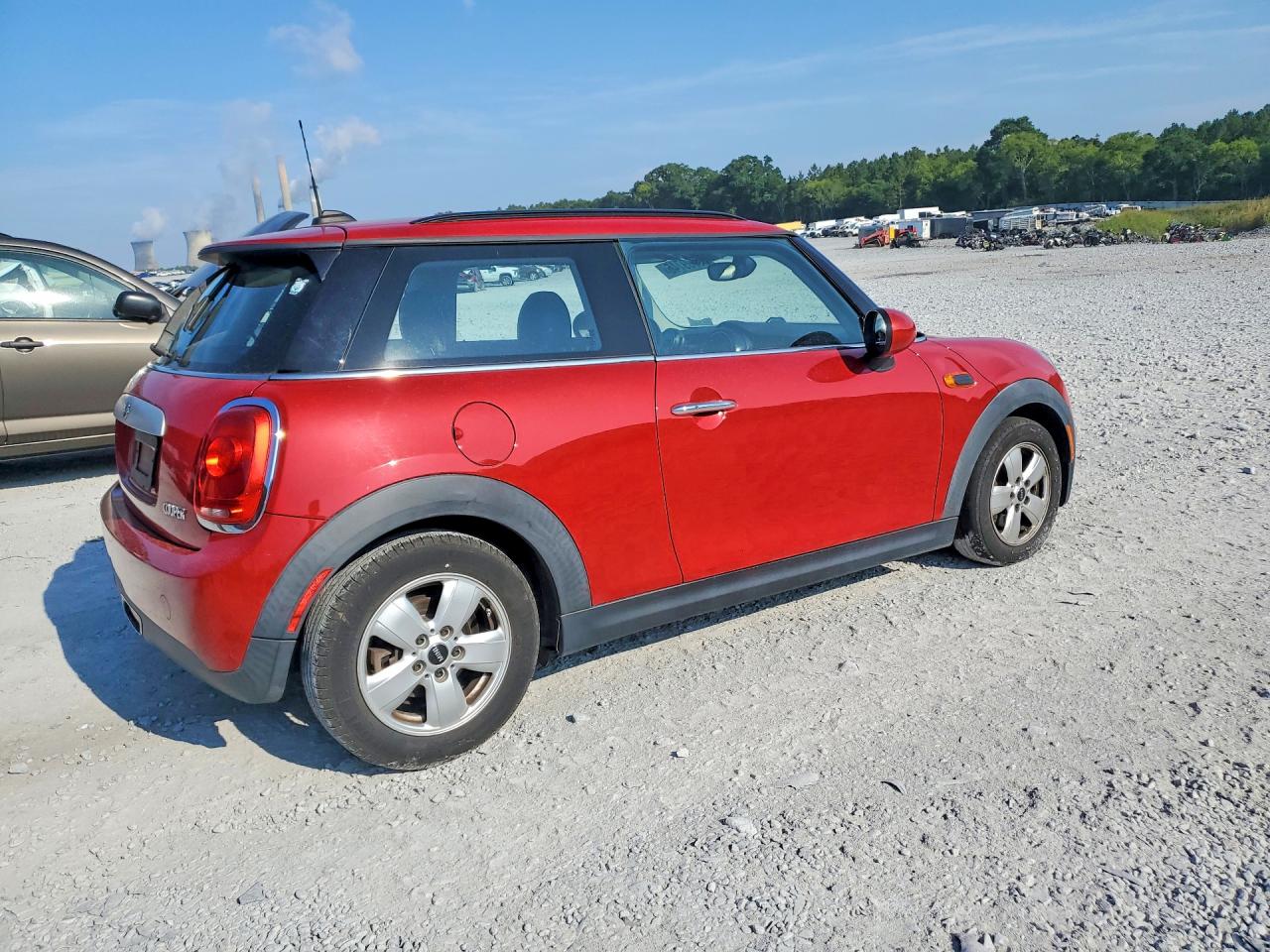 2015 Mini Cooper Red vin: WMWXM5C50F3A60990