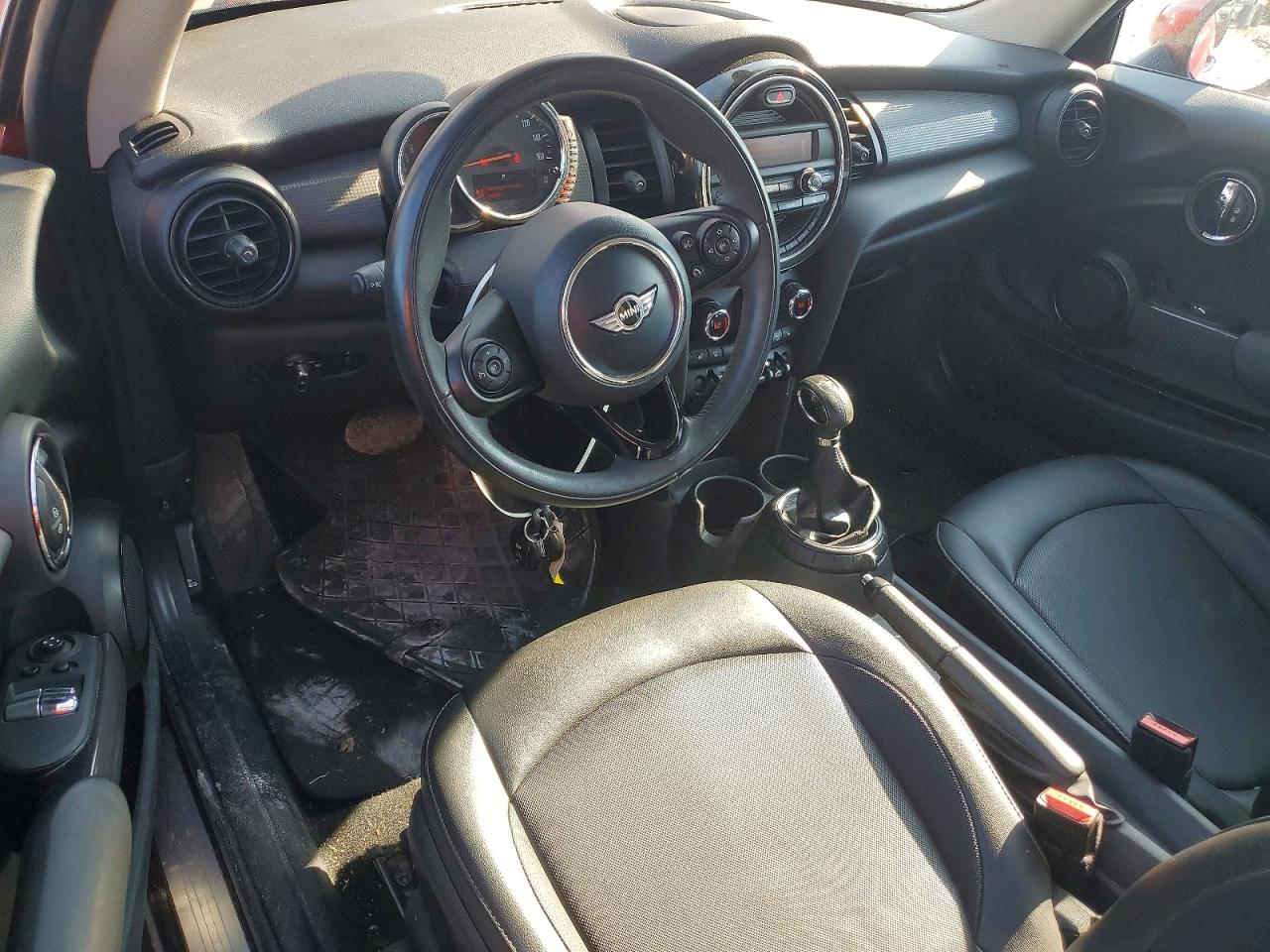 2015 Mini Cooper Red vin: WMWXM5C50F3A60990