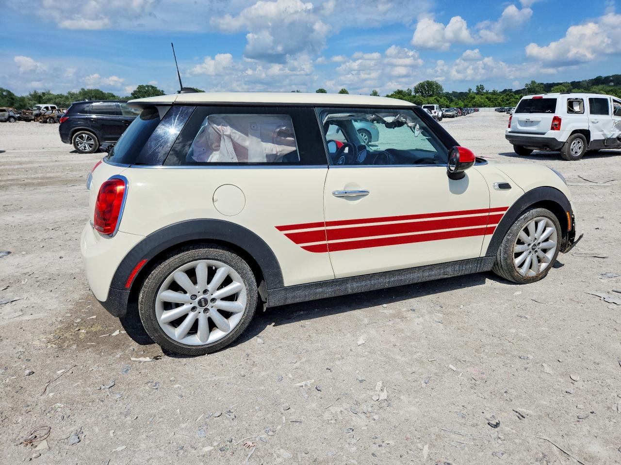 2015 Mini Cooper Beige vin: WMWXM5C50F3A96792