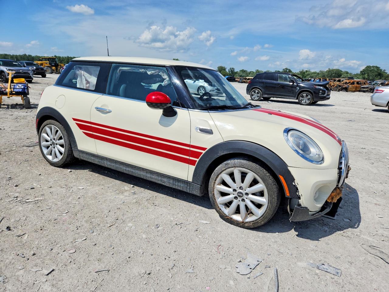 2015 Mini Cooper Beige vin: WMWXM5C50F3A96792