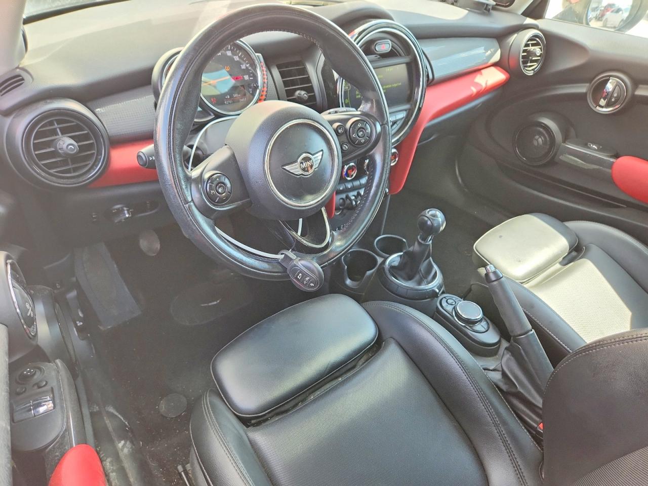 2015 Mini Cooper Beige vin: WMWXM5C50F3A96792