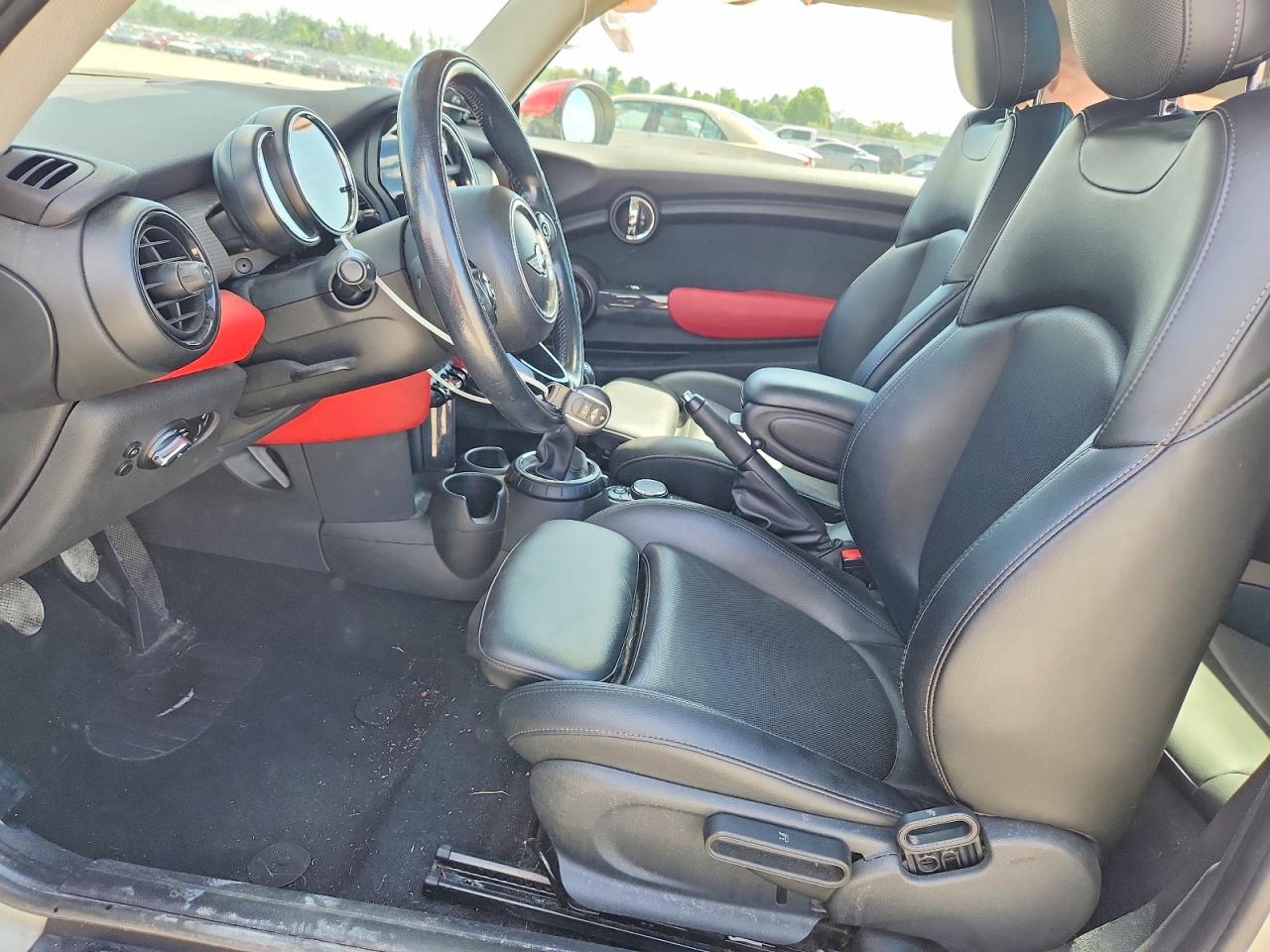 2015 Mini Cooper Beige vin: WMWXM5C50F3A96792