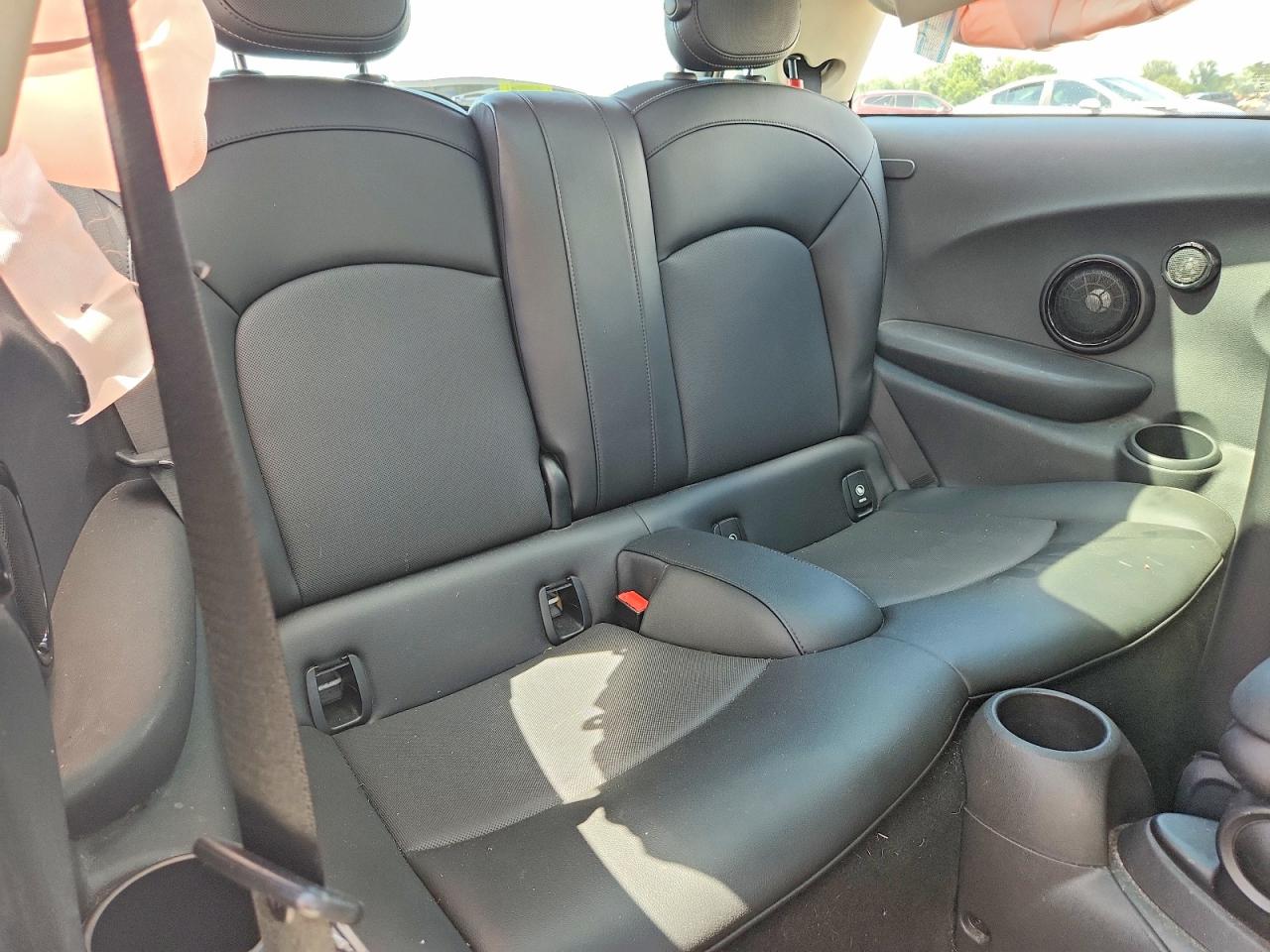 2015 Mini Cooper Beige vin: WMWXM5C50F3A96792