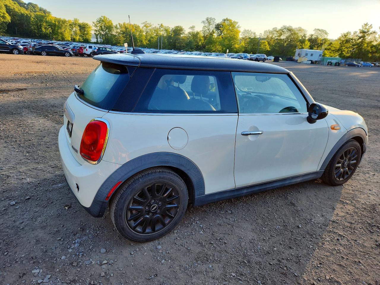 2015 Mini Cooper White vin: WMWXM5C50FT938964